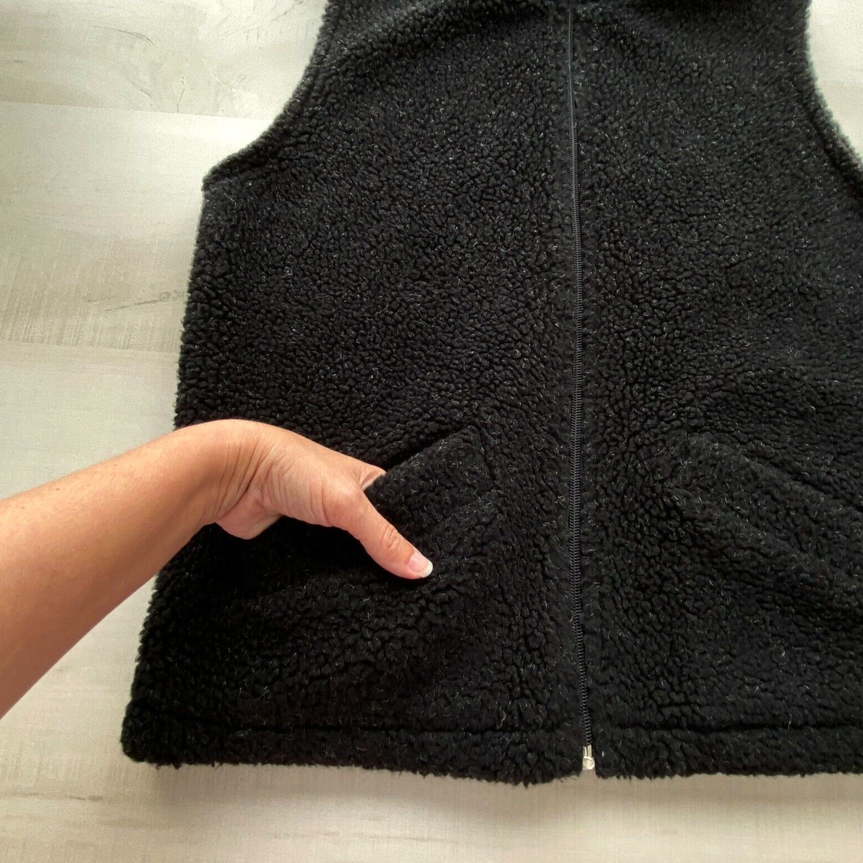 Vintage Paul Harris Design Women's Black Faux Sherpa Vest Medium Zip Up Pockets Size M / US 6-8 / IT 42-44 - 6 Thumbnail