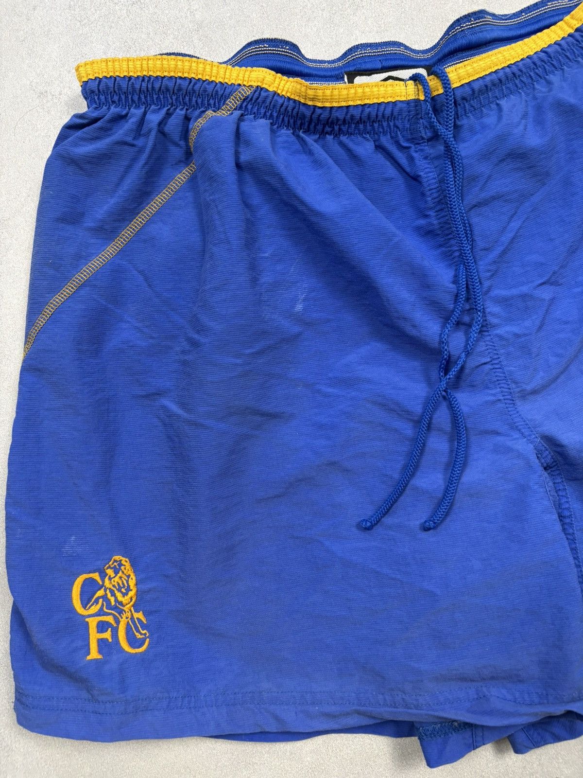 Chelsea Soccer Vintage Umbro Chelsea FC 2001/2002 Home Football Shorts M Size US 34 / EU 50 - 4 Thumbnail