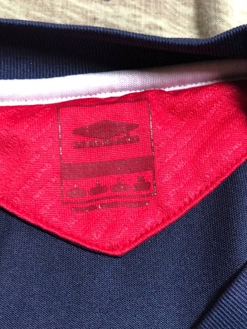 Umbro Vintage Umbro soccer jersey England Size US L / EU 52-54 / 3 - 2 Thumbnail