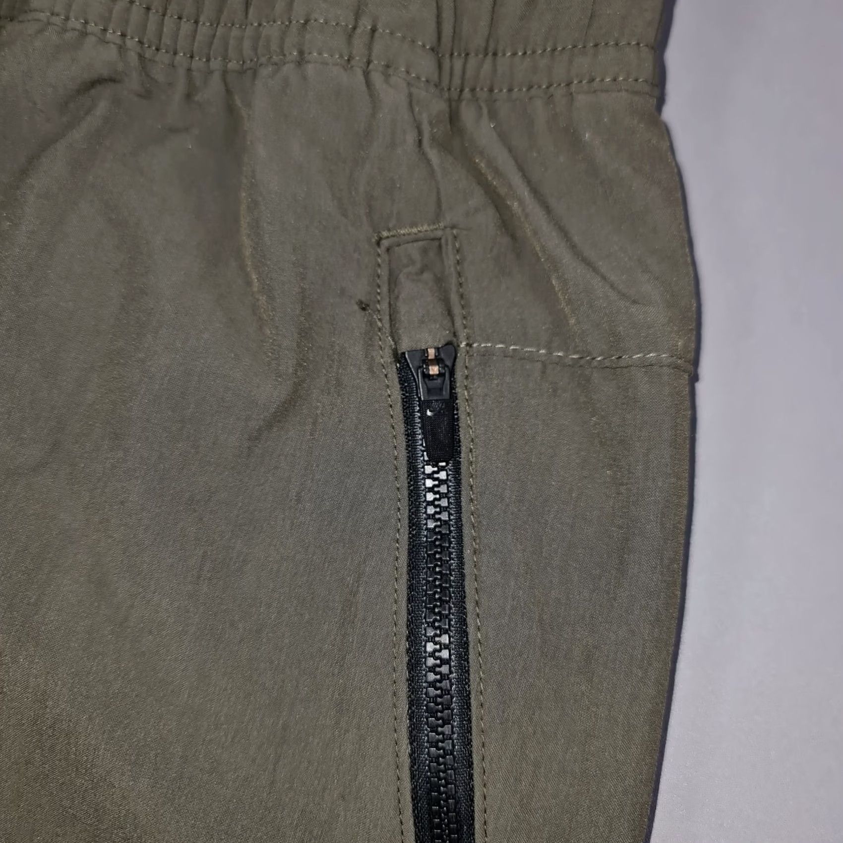 Nike Nike Air Max Cargo Pants Mens Small Green Woven Joggers BV4923 325 Elastic Waist Pockets Zip Pocket Exercise Athletic Shirt? Size US 29 - 3 Thumbnail