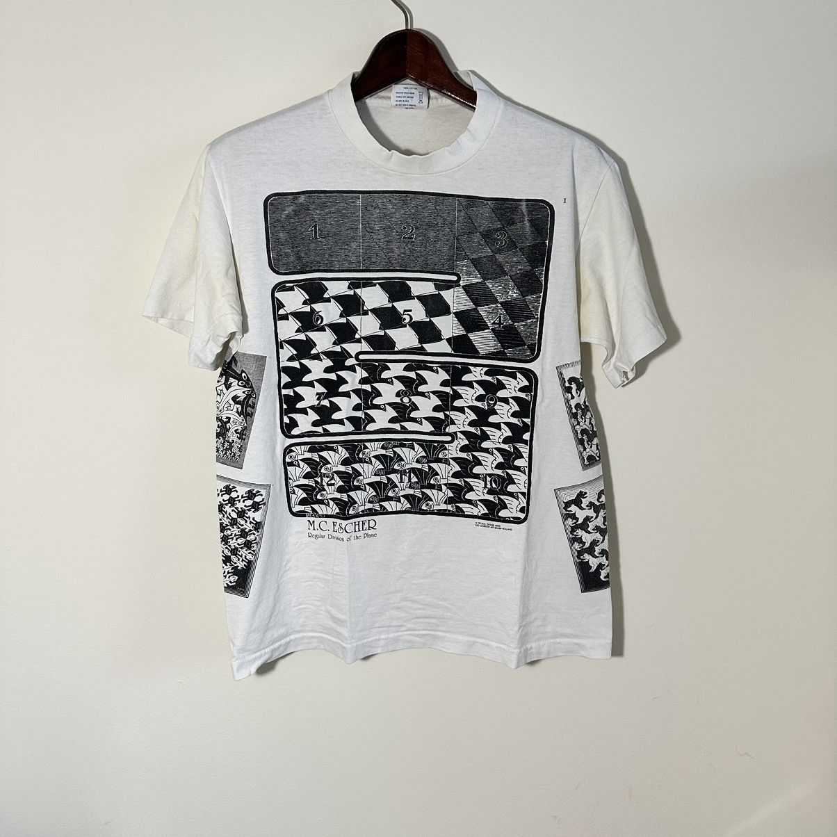 Vintage Vintage 1990 M.C. Escher Tee Single Stitch Size M AOP Size US S / EU 44-46 / 1 - 1 Thumbnail