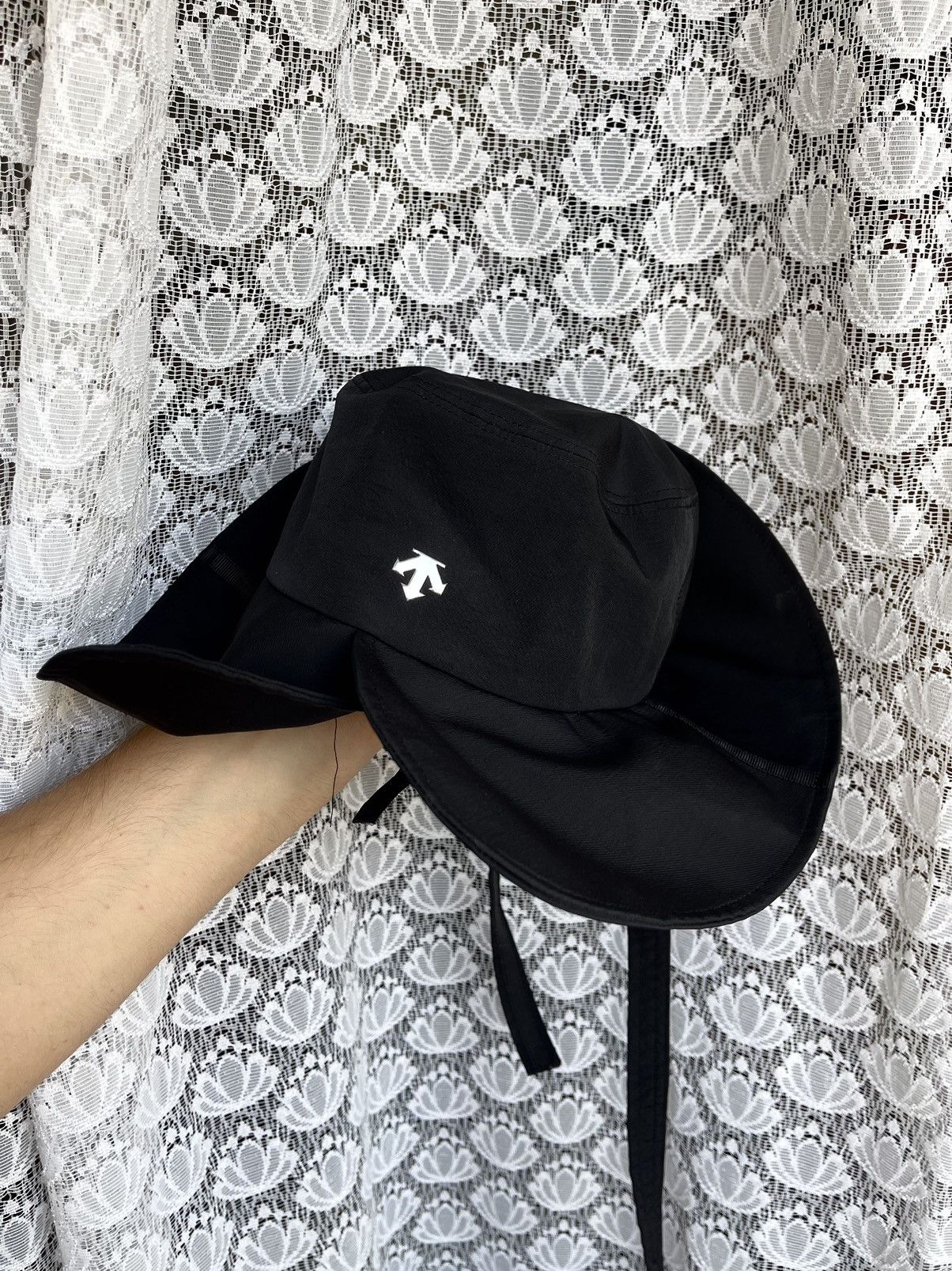 Descente × Japanese Brand Descente black bucket hat korea style kpop rare Size ONE SIZE - 2 Thumbnail