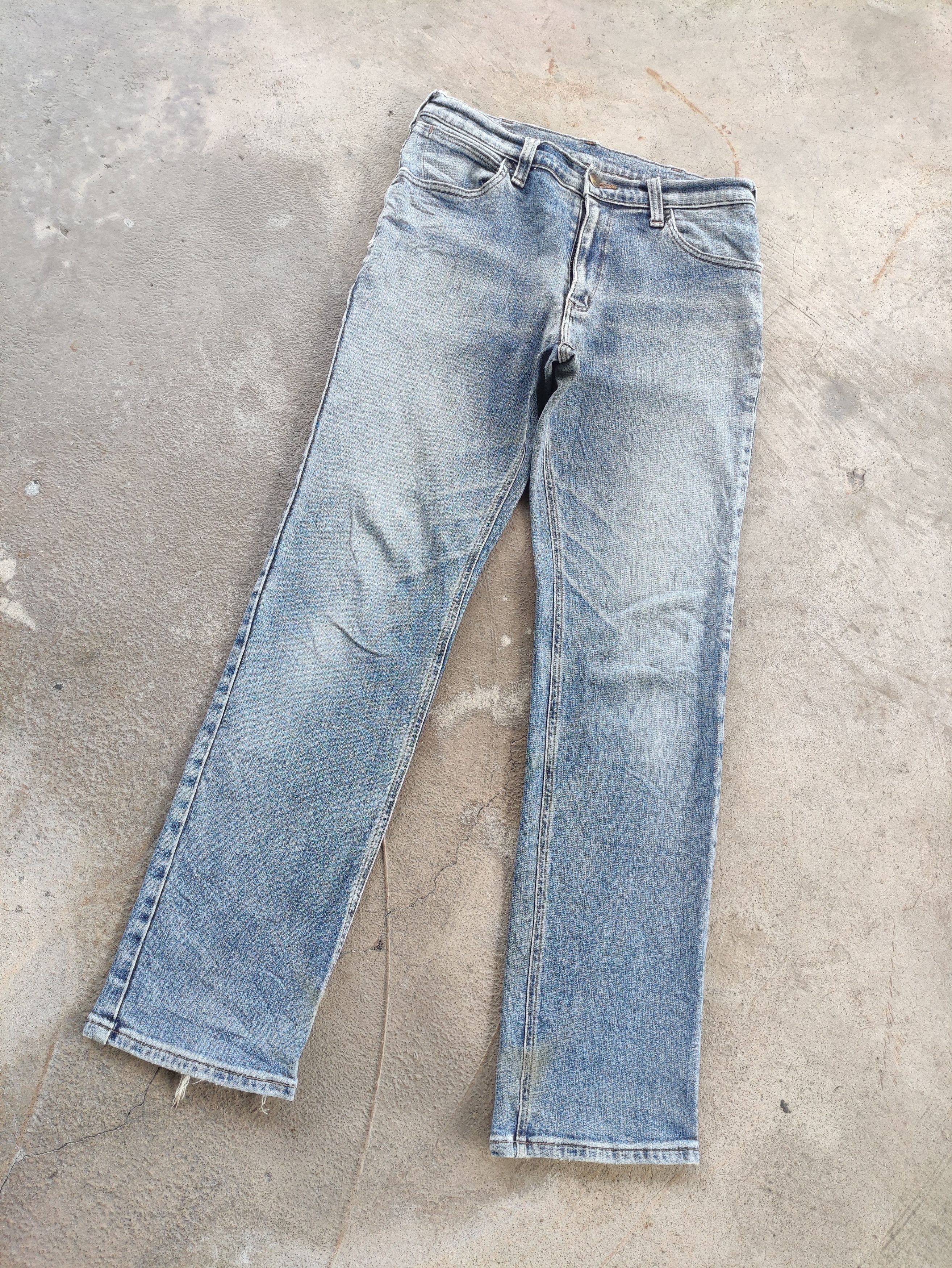 Wrangler Vintage Wrangler Jean Distressed Faded Denim waist 31 Size US 31 - 2 Thumbnail