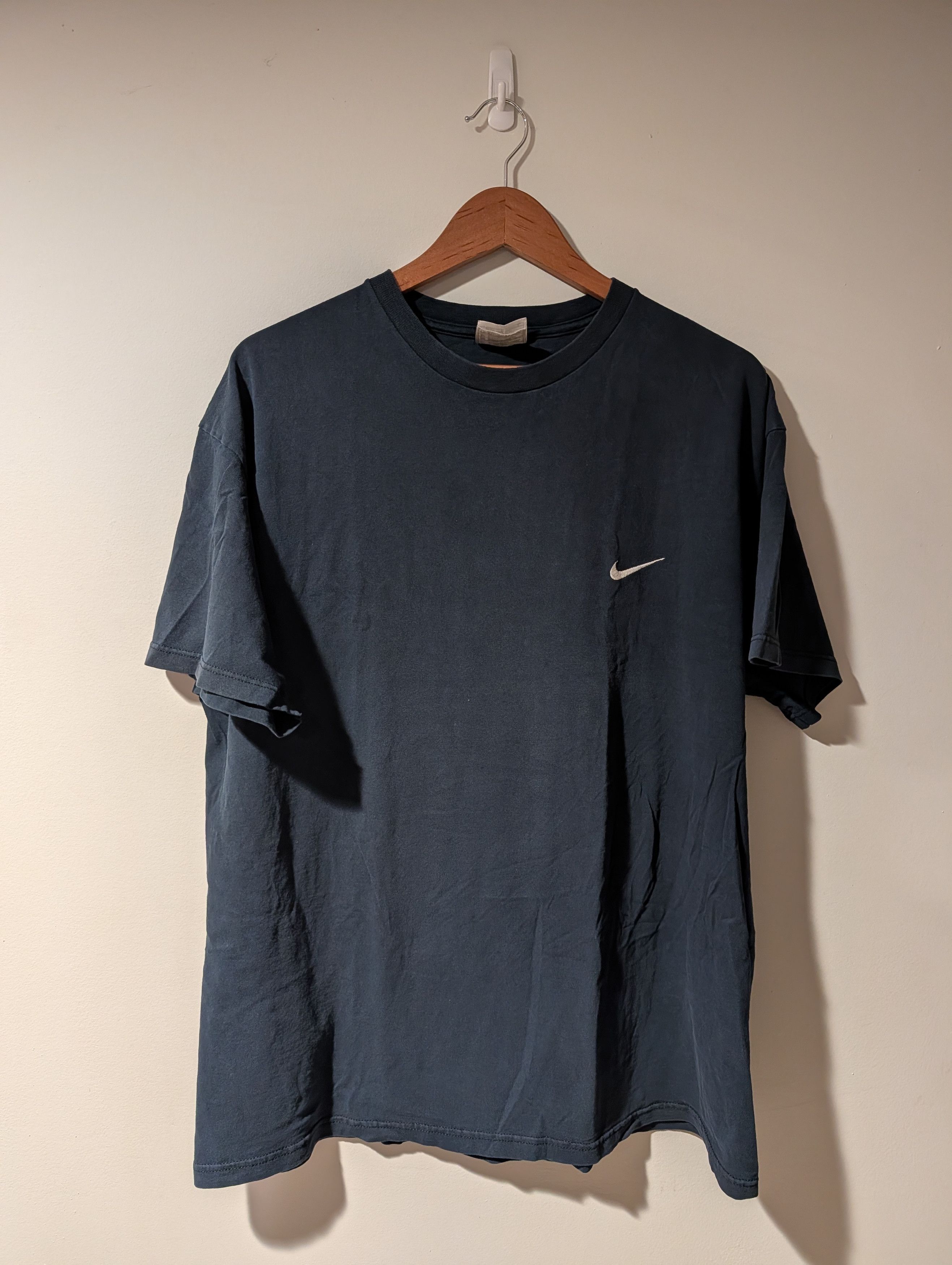 Nike VTG 90s Nike Mini Swoosh T-Shirt FADED Embroidered Logo USA Size US L / EU 52-54 / 3 - 1 Thumbnail