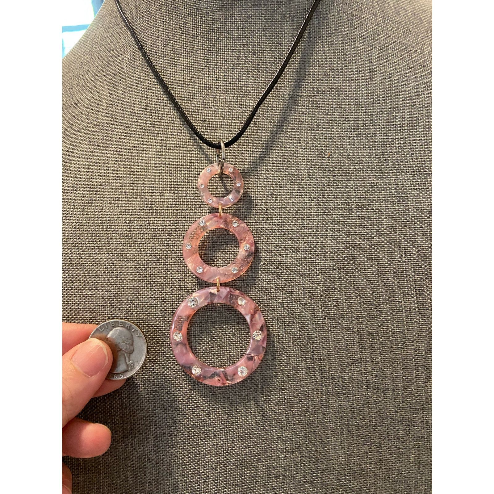 Handmade Upcycled round pink pendant necklace Size ONE SIZE - 2 Thumbnail