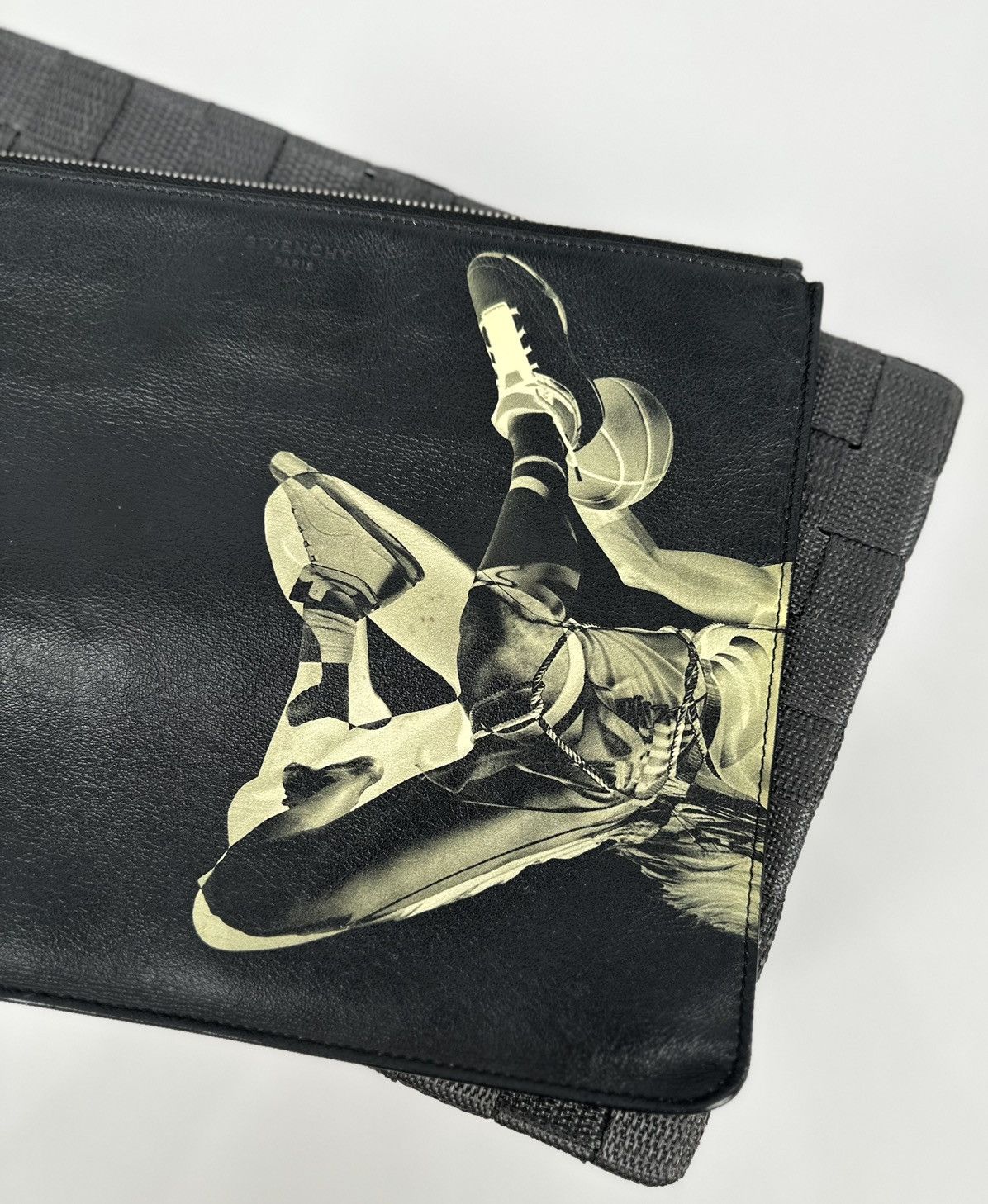 Givenchy Givenchy - Basketball Player - Calfskin Leather Pouch Size ONE SIZE - 4 Thumbnail