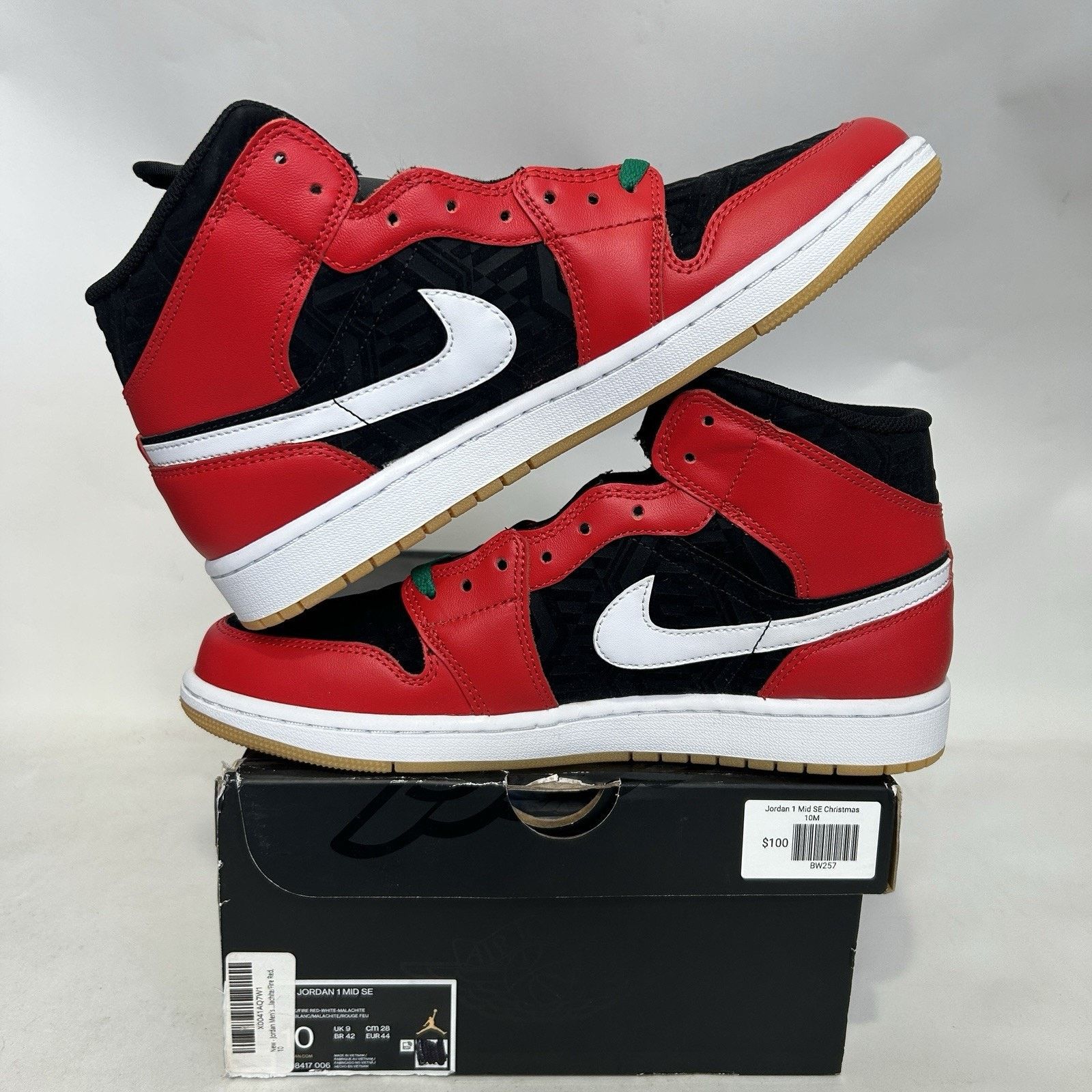 Jordan Brand Nike Air Jordan 1 Mid SE “Christmas/Black Fire Red White” Size US 10 / EU 43 - 3 Thumbnail