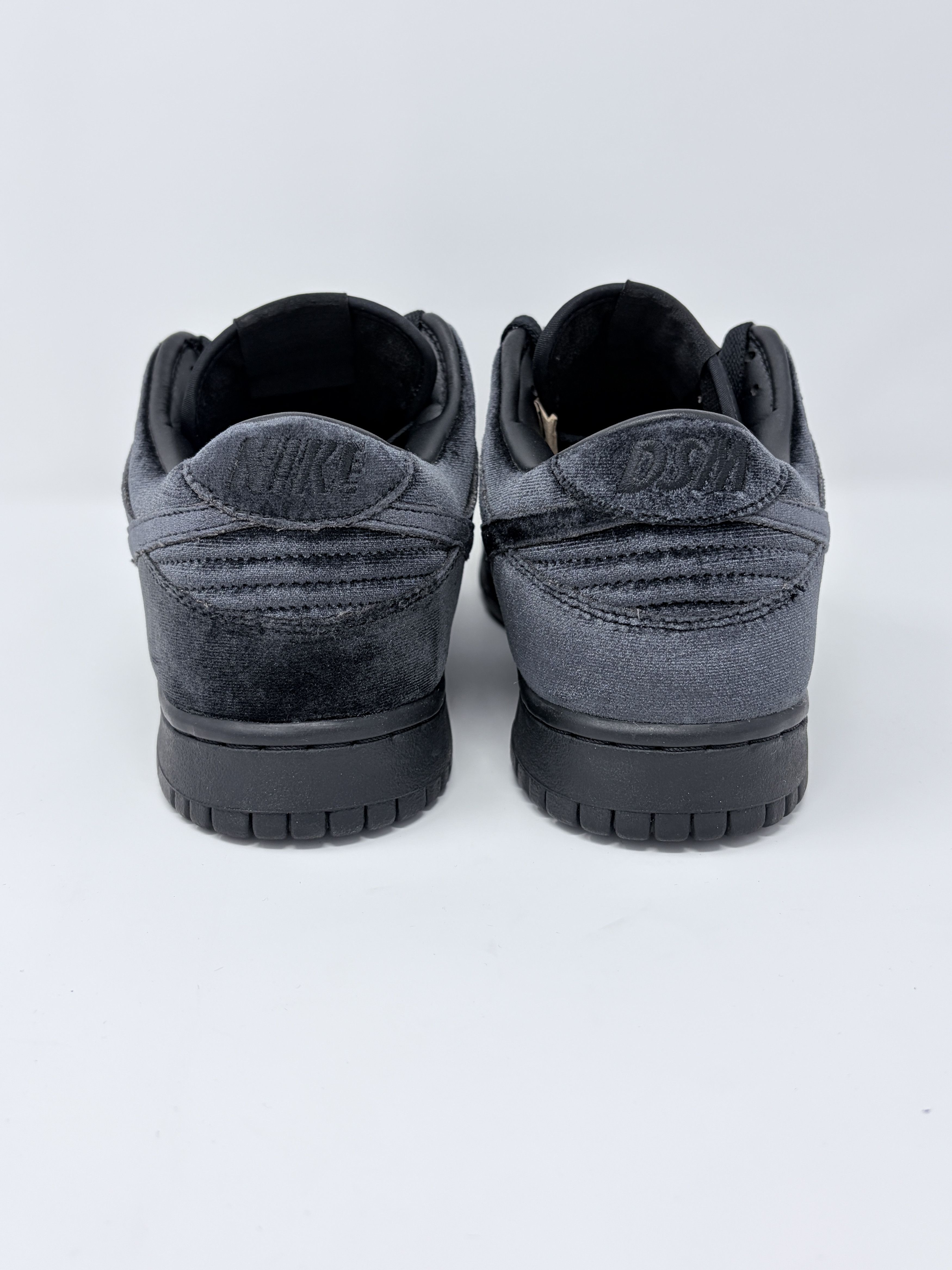 Dover Street Market × Nike DSM Nike Dunk Low Velvet Black Size US 9 / EU 42 - 3 Thumbnail