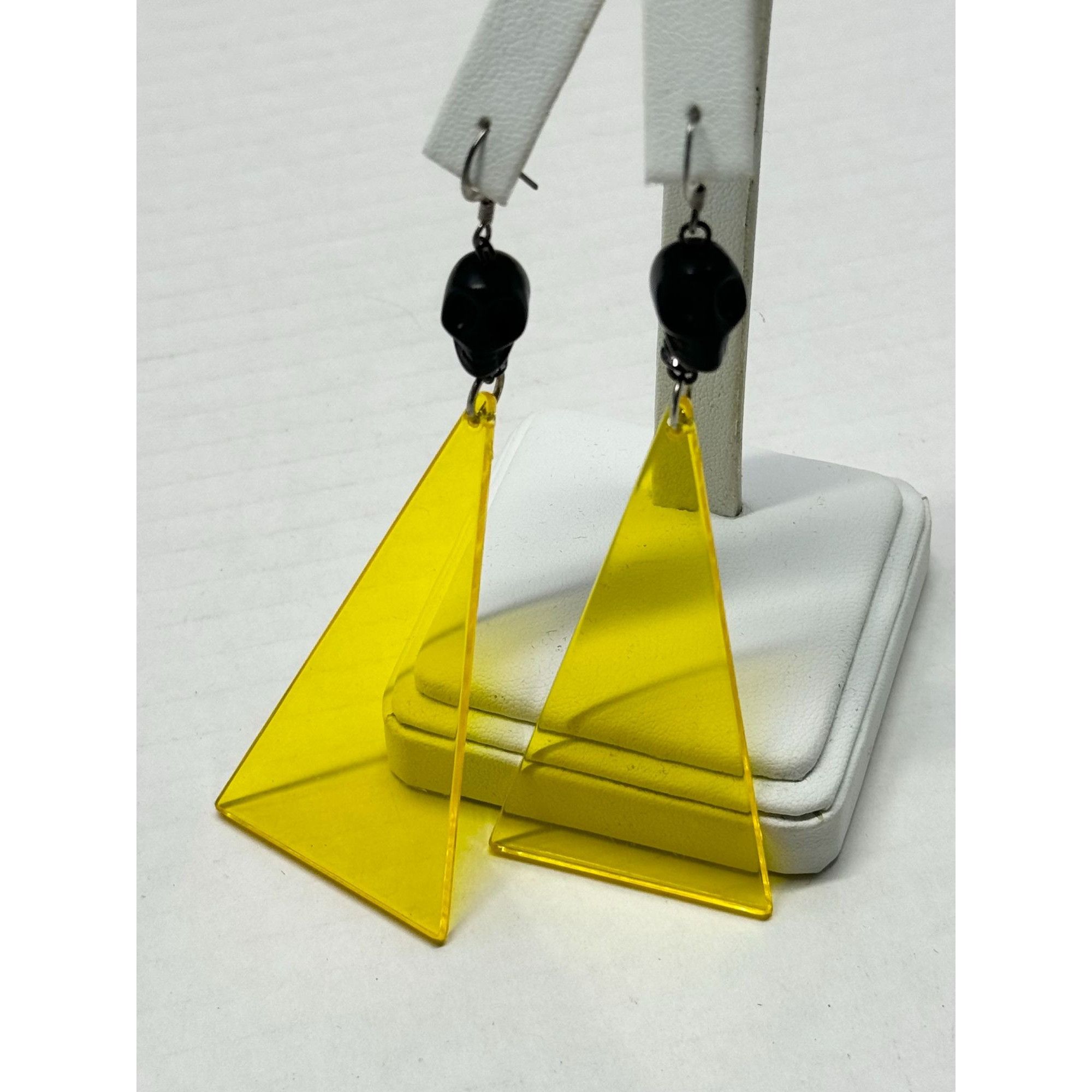 Vintage Vintage yellow lucite rhinestone skull dangle drop earrings Size ONE SIZE - 4 Thumbnail