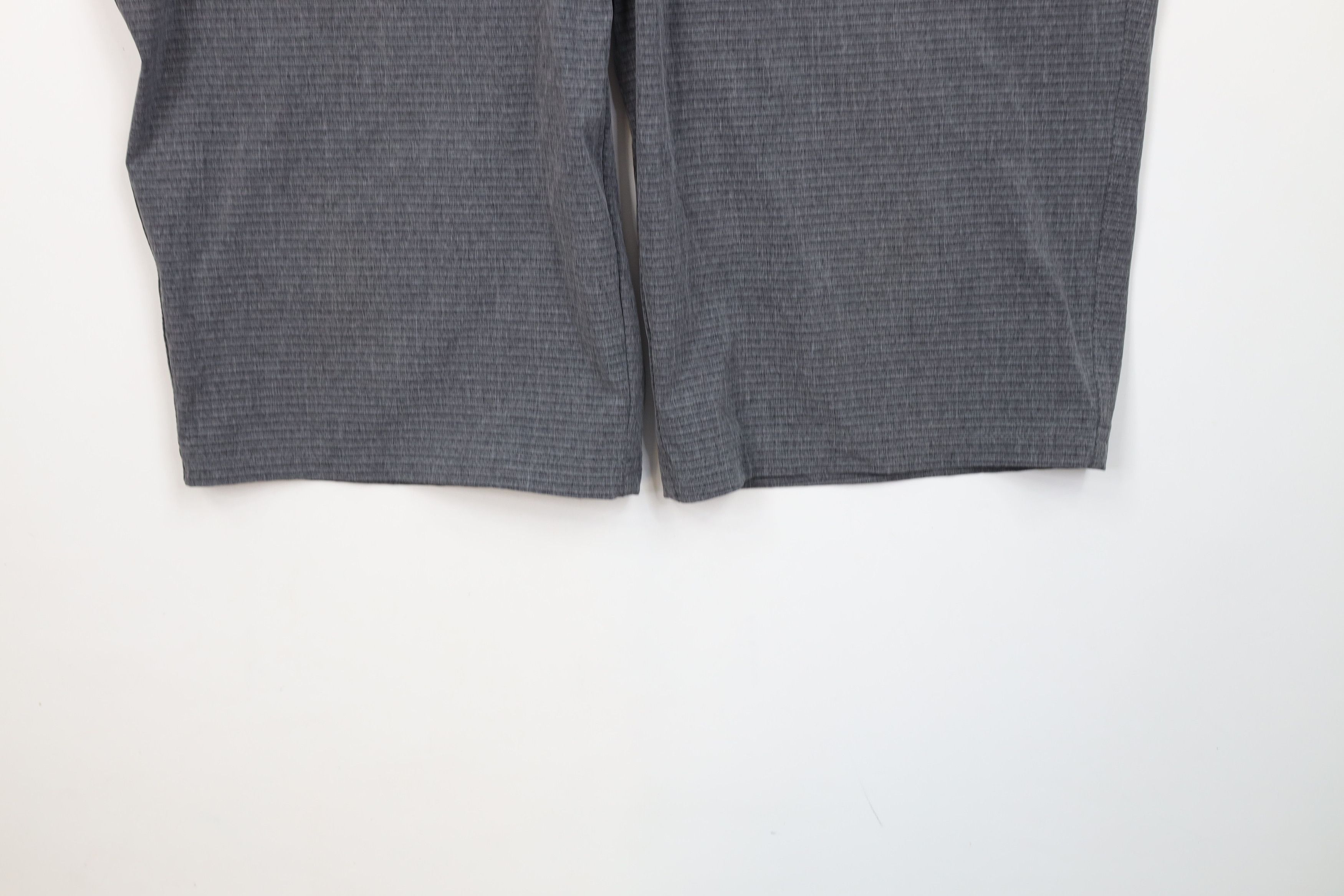 Vintage Buckle BKE Striped Stretch Standard Fit Hybrid Shorts Gray Size US 32 / EU 48 - 4 Thumbnail