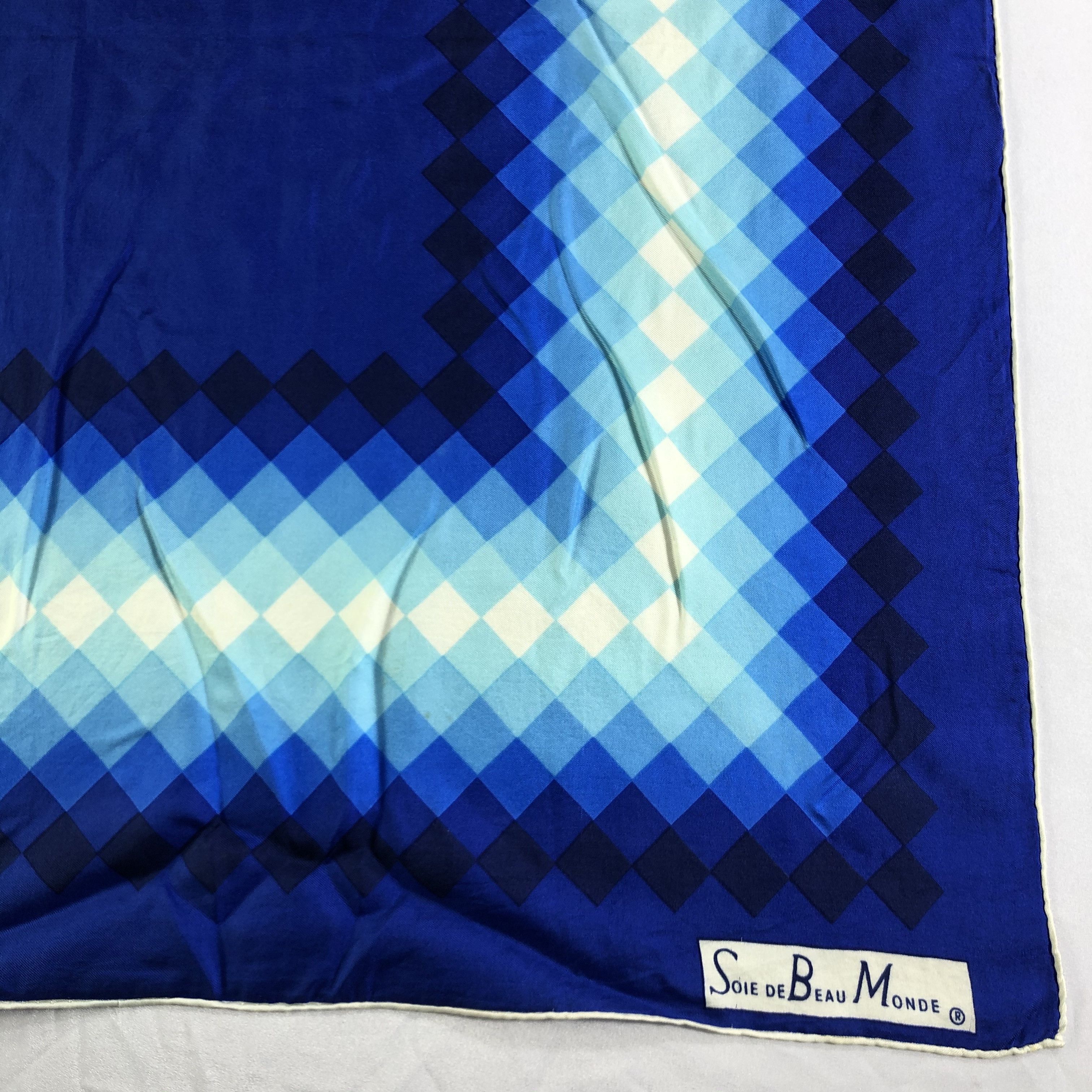 Vintage Vintage Soie Debeau Monde Silk Scarf Size ONE SIZE - 4 Thumbnail
