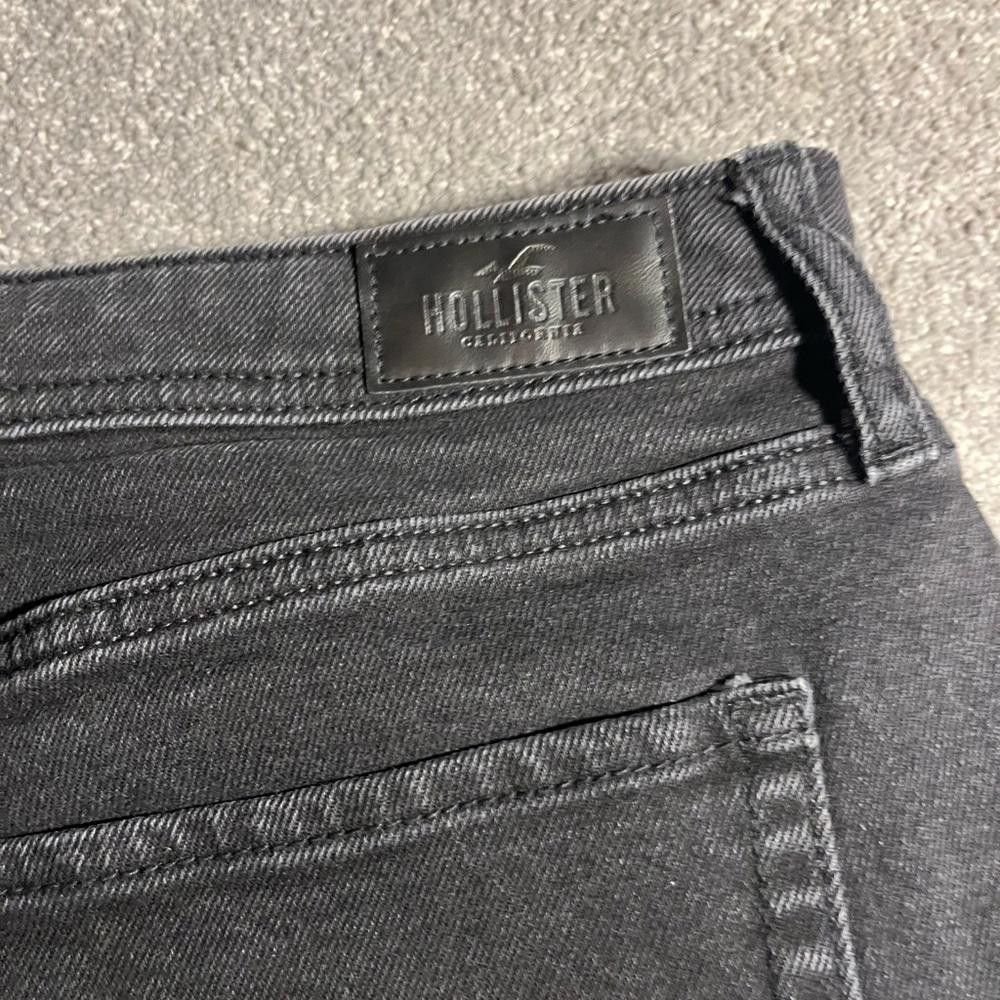 Designer Hollister curvy high rise distressed mom short Size 32" / US 10 / IT 46 - 9 Thumbnail