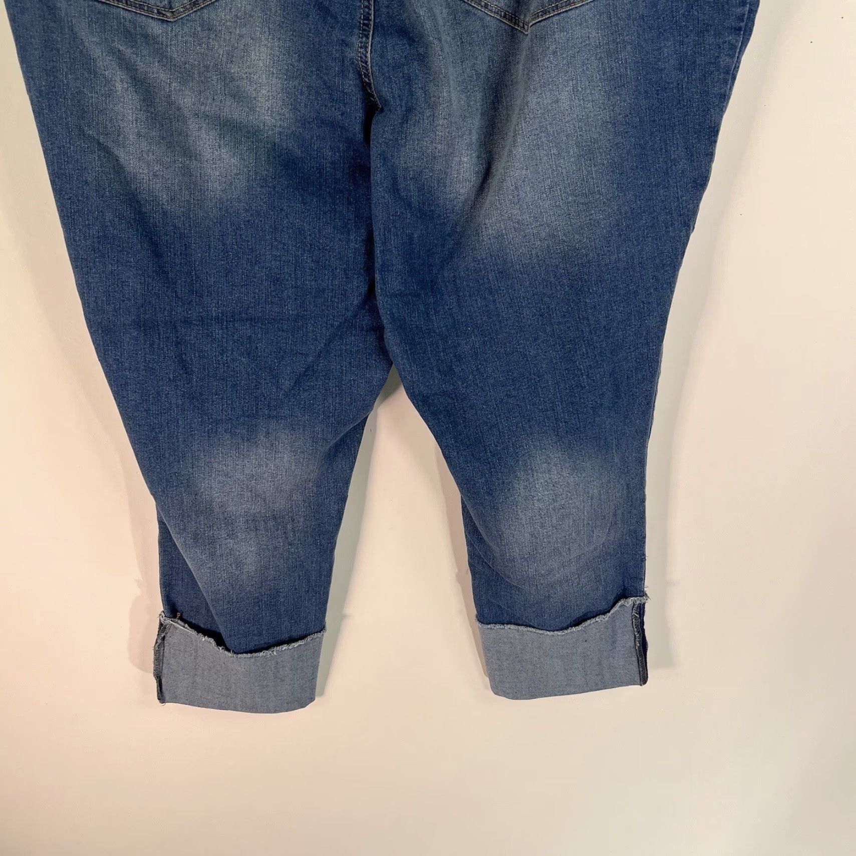 Vintage 1822 Denim Jeans Women's 24W Plus Blue Cropped Cuffed High Rise Stretch Denim Inseam 25 Regular Rise Zip Closure Logo Button Zipper 42 in Waist Size 42" / US 20 - 5 Thumbnail