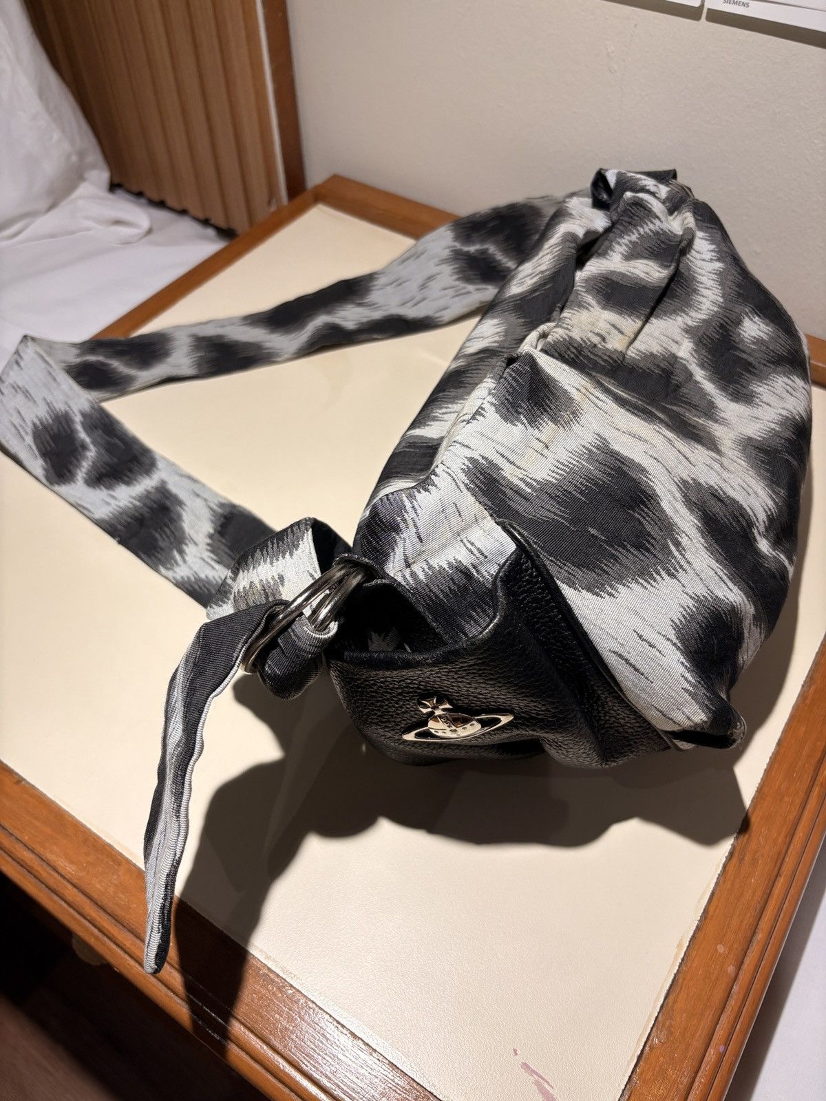 Vivienne Westwood Vivienne Westwood Snow Leopard Pattern Sling Bag Size ONE SIZE - 10 Thumbnail