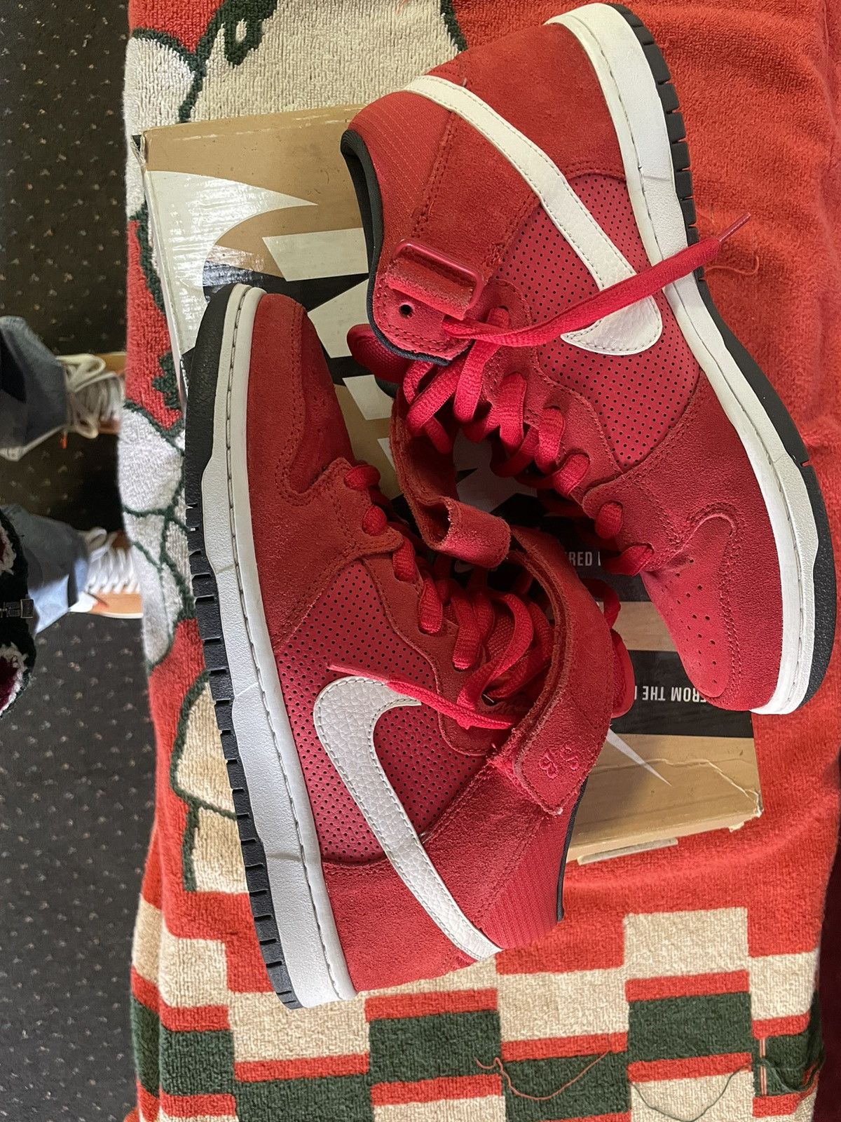 Nike Nike SB Dunk Mid Team Red Size US 8 / EU 41 - 5 Thumbnail