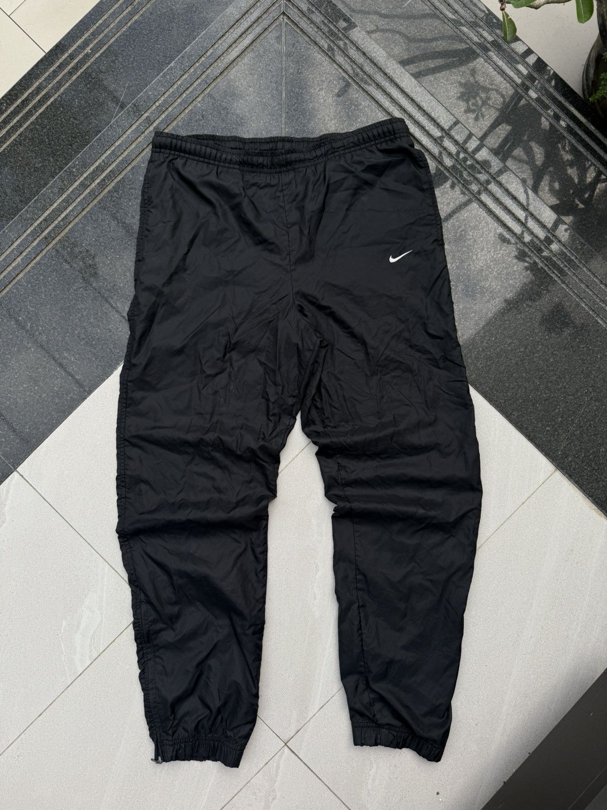 Nike 90’s NIKE RARE SWOOSH LOGO Y2K VINTAGE NYLON TRACK PANTS Size US 32 / EU 48 - 2 Thumbnail