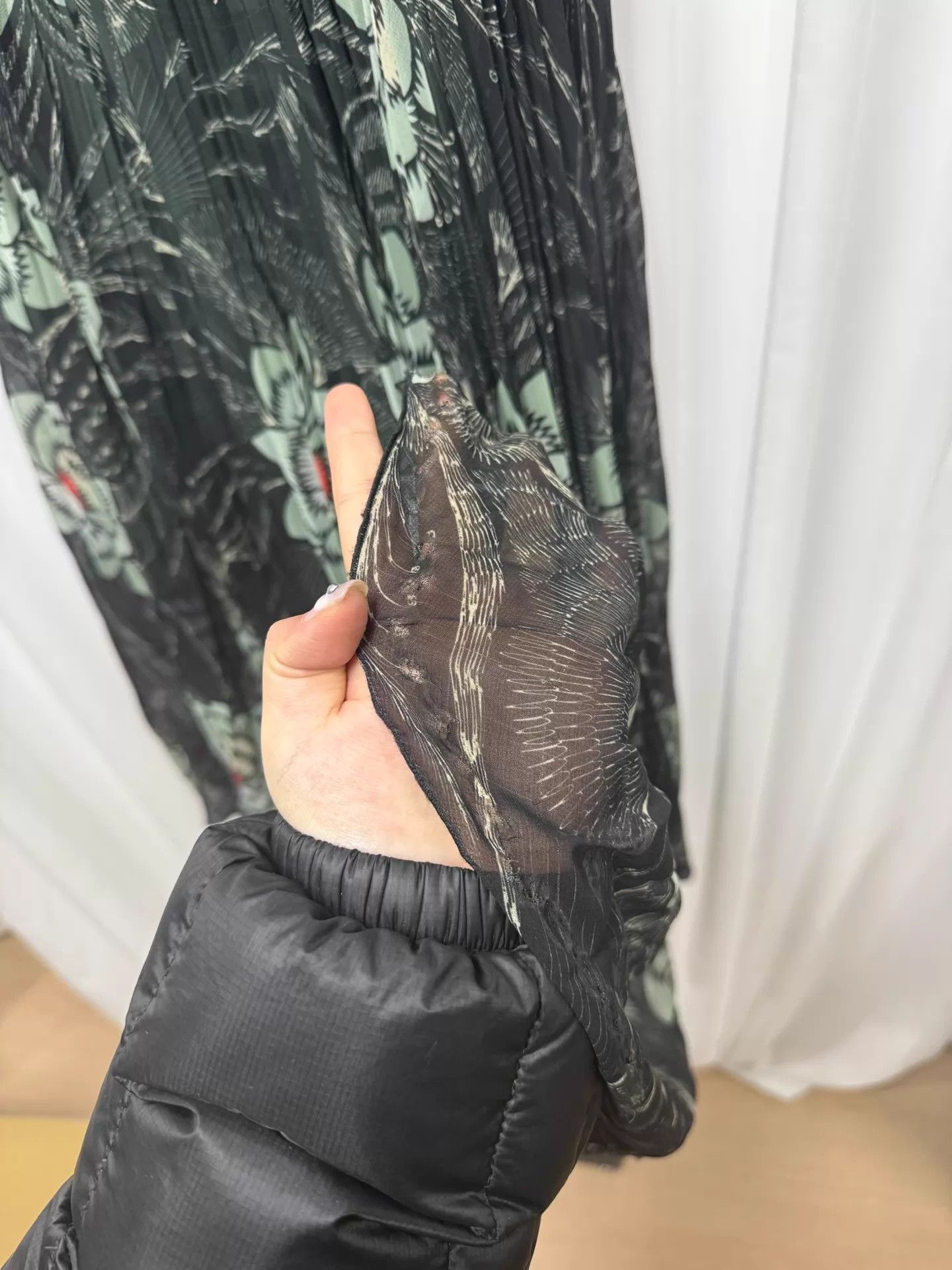 Dries Van Noten DRIES VAN NOTEN Floral Print Pleated Midi Skirt Size 24" / US 00 / IT 34 - 8 Thumbnail