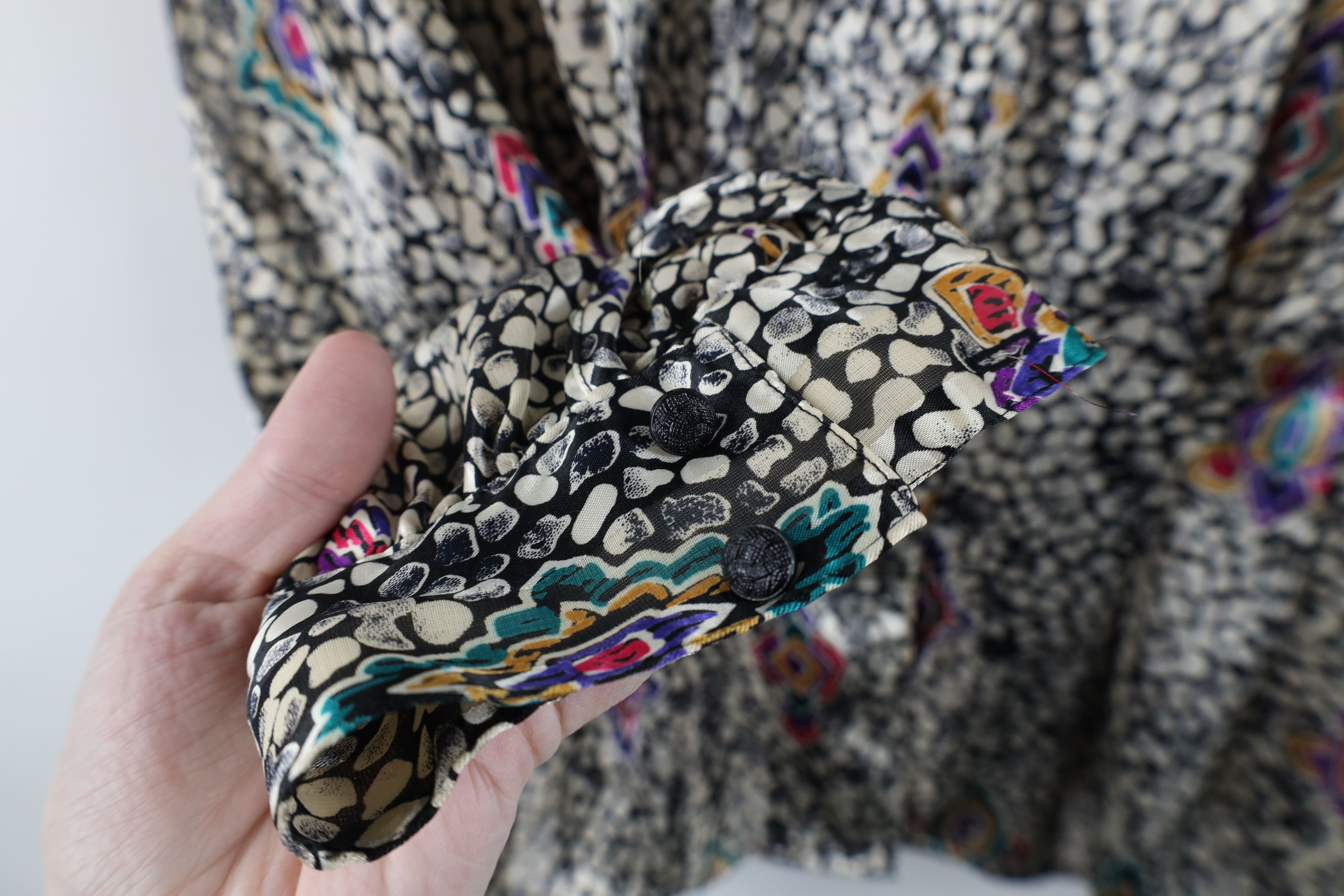 Vintage Vintage 90s Streetwear Rainbow Geometric Silky Button Shirt Size M / US 6-8 / IT 42-44 - 6 Thumbnail