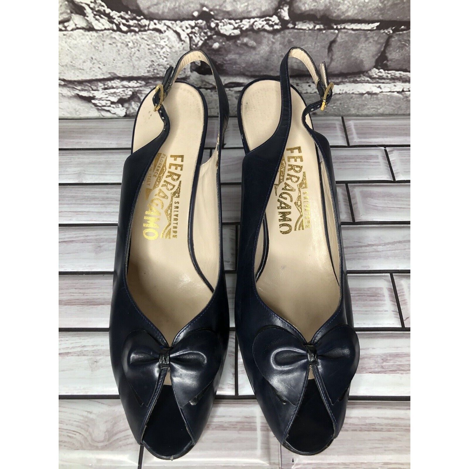 Salvatore Ferragamo Salvatore Ferragamo Navy Blue Leather Bow Peep Toe Heels Wom Size US 9 / IT 39 - 22 Thumbnail