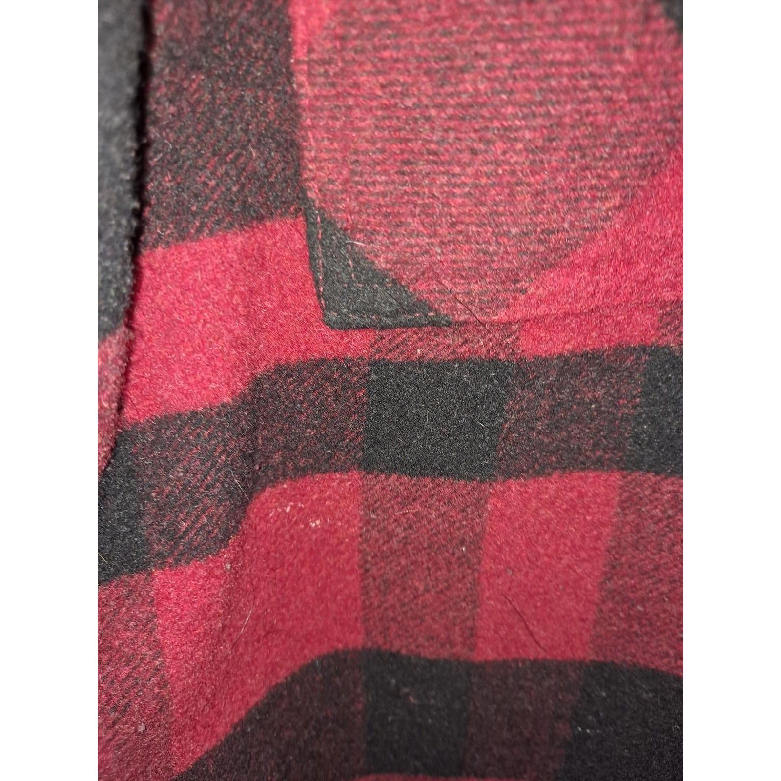 Old Navy Old Navy Black and Red Plaid With Sherpa Lining Size Large Size US L / EU 52-54 / 3 - 2 Thumbnail
