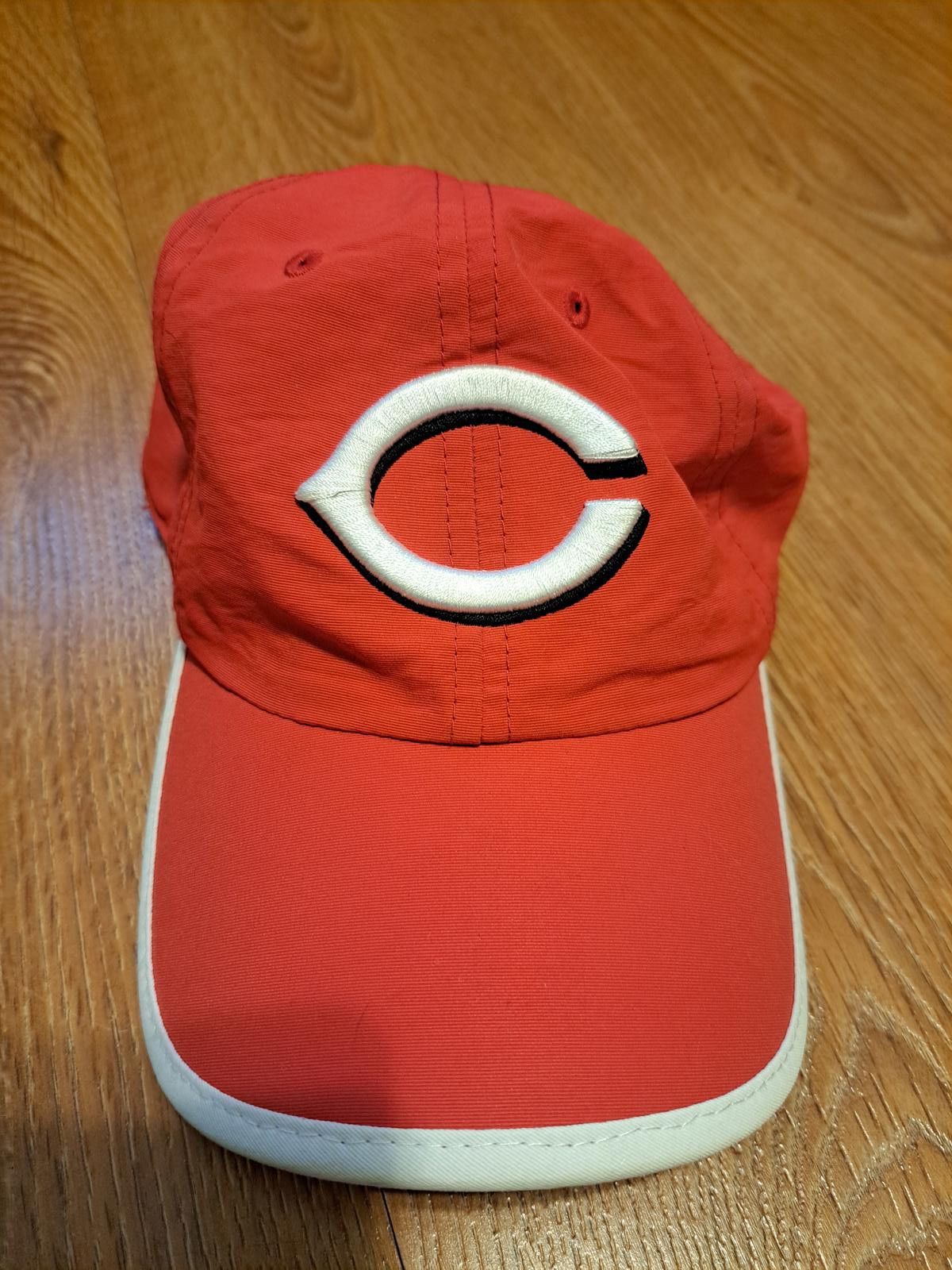 Other MLB Cincinatti Reds Womens Red Genuine Merch Adjustable Hat Size ONE SIZE - 1 Thumbnail