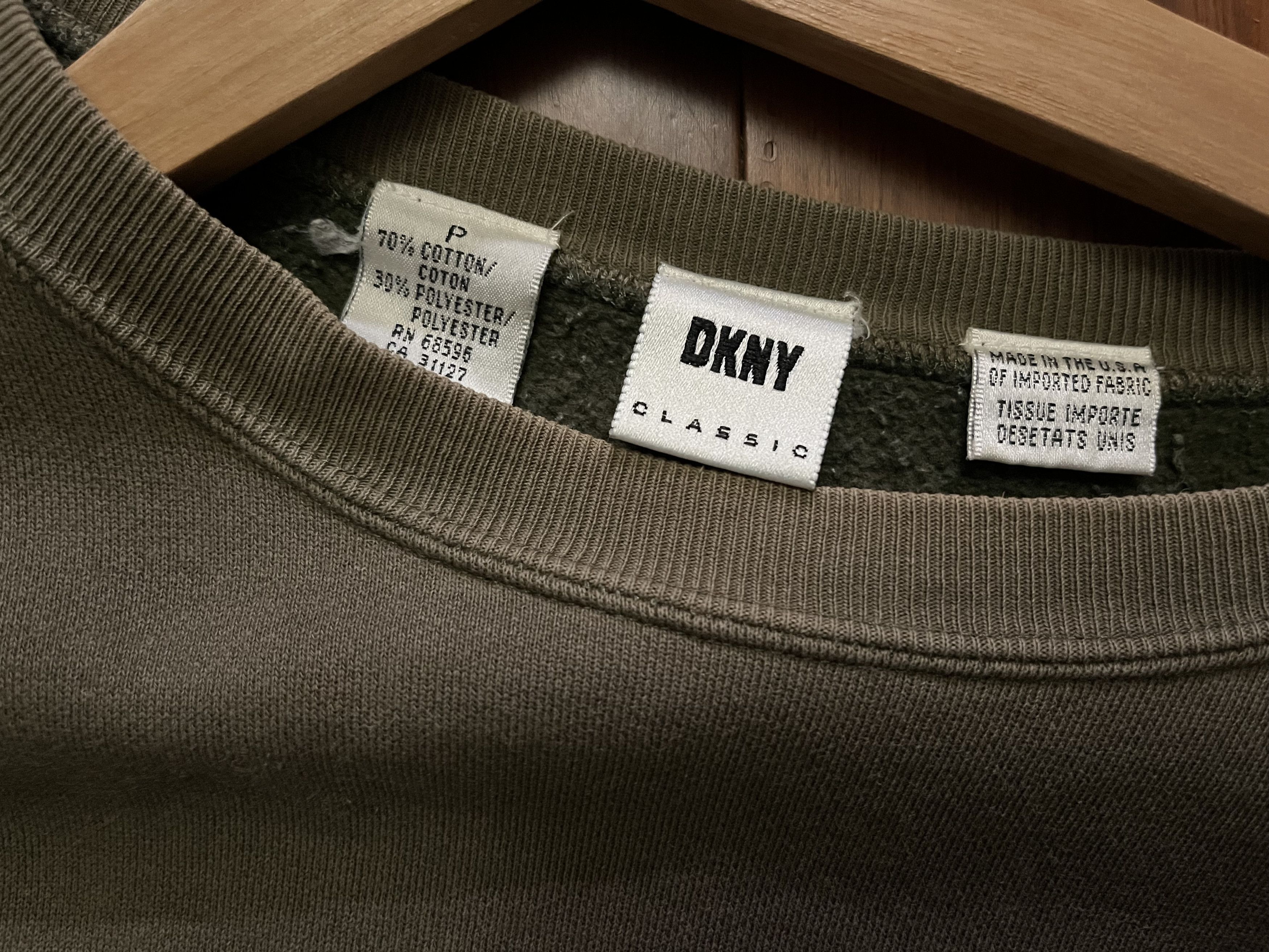 VINTAGE 90S DKNY CROPPED LOGO SWEATSHIRT