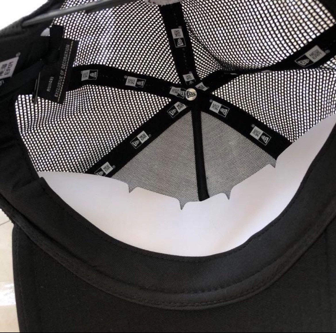 New Era × Number (N)ine Number (N)ine x New Era “School Of Visual Comedy” Hat Size ONE SIZE - 4 Thumbnail