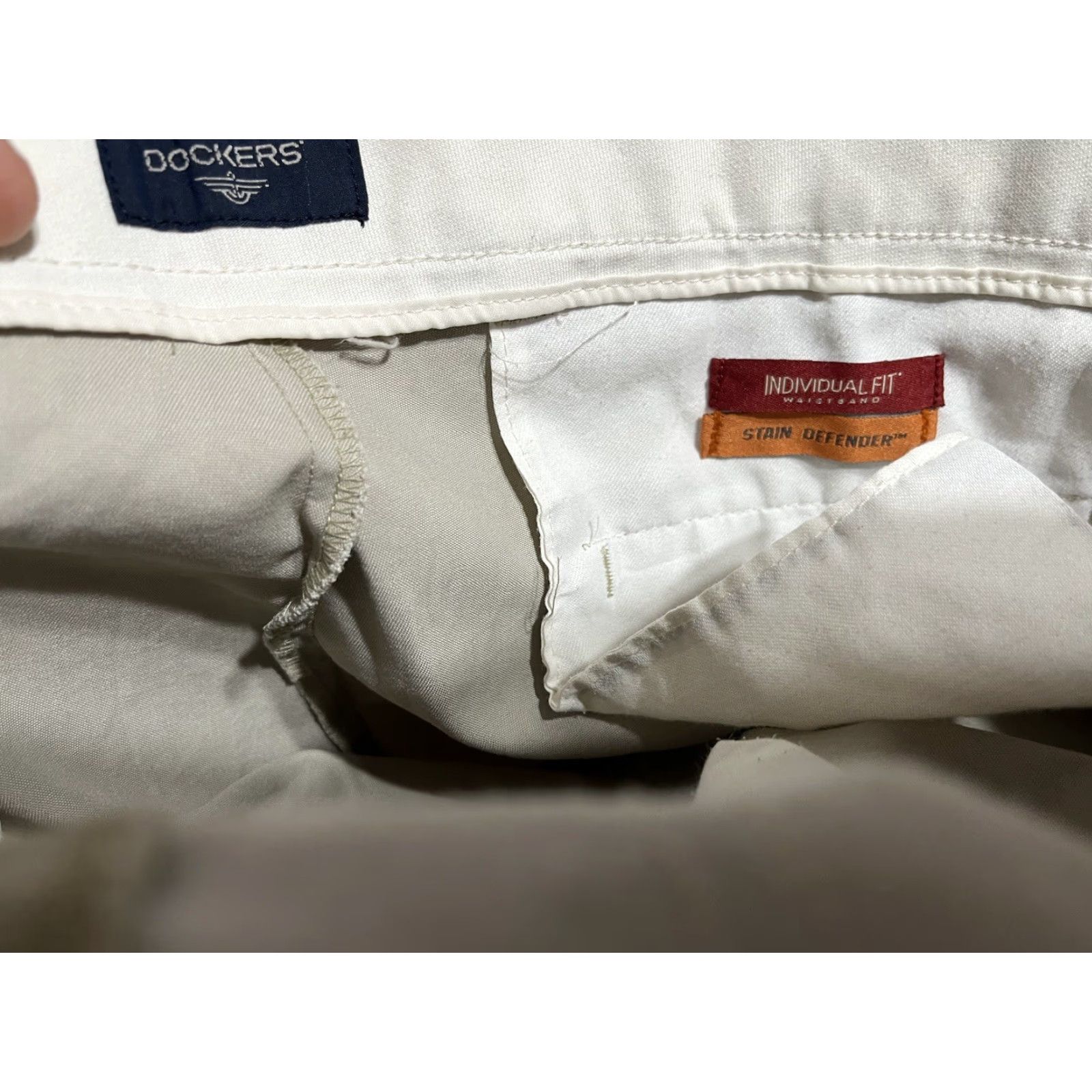 Dockers Dockers Men’s 36x29 Beige Pleated Dress Pants Stain Defender Belt Loops 5-Pocket Regular Inseam 29 Comfort Wrinkle Resistant Size US 36 / EU 52 - 5 Thumbnail