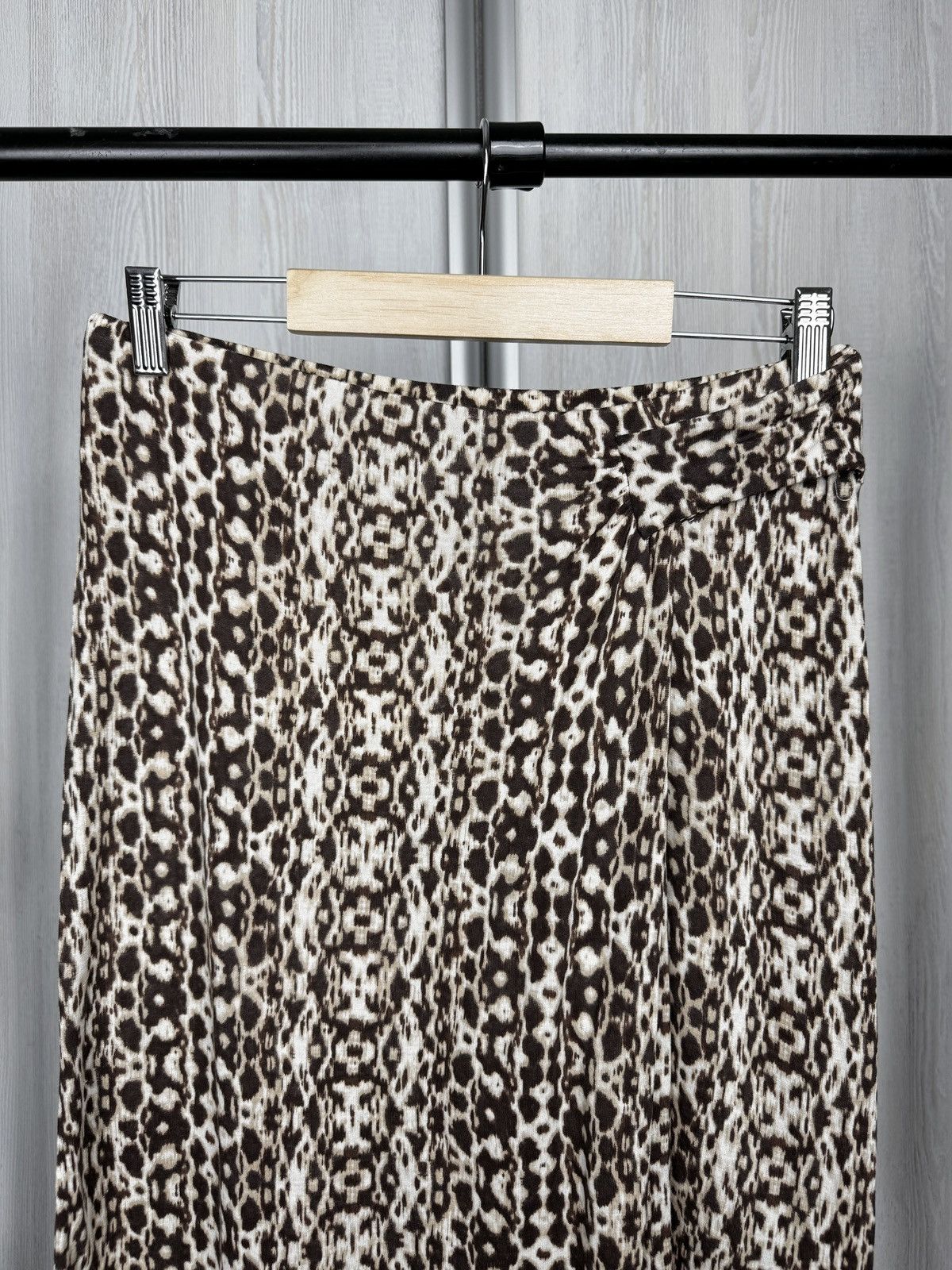 Weekend Max Mara Weekend Max Mara animal snake pattern knee length skirt sz S Size 27" / US 4 / IT 40 - 3 Thumbnail