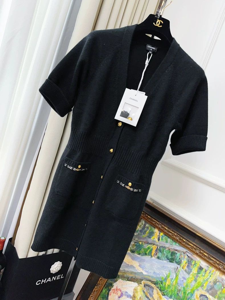 Chanel Chanel 22B Black V-Neck Cashmere Dress - dmc Size US M / EU 48-50 / 2 - 1 Thumbnail