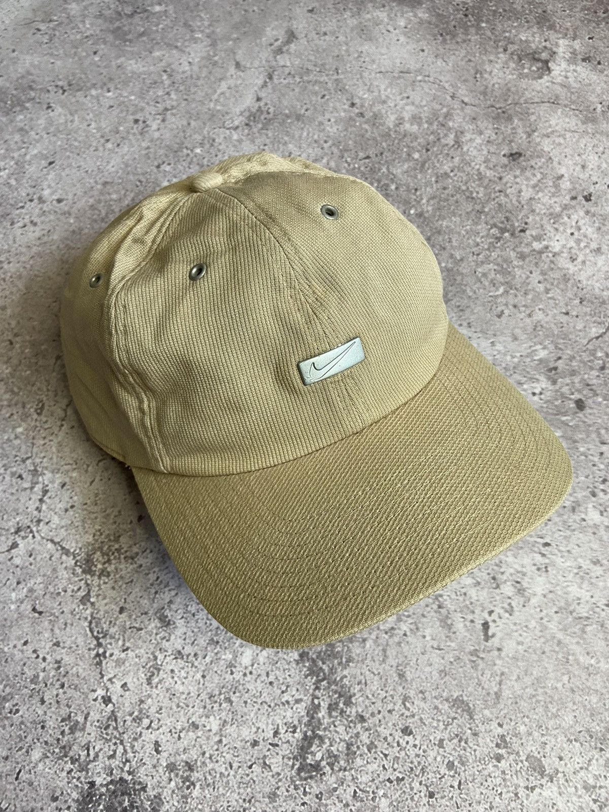 Nike Nike Vintage Beige Cap OS Metal Logo Size ONE SIZE - 2 Thumbnail