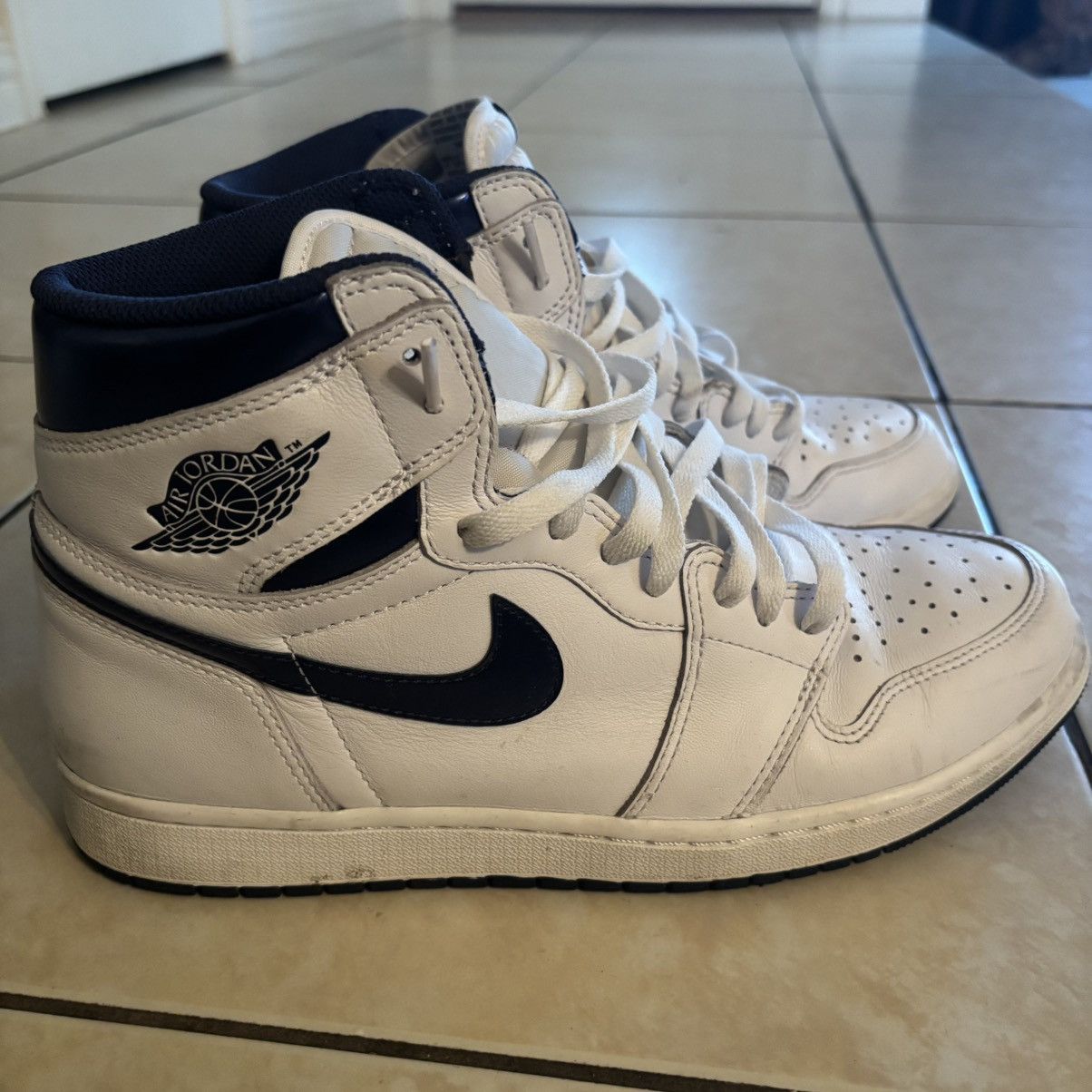 Jordan Brand Original Nike Jordan 1s Size US 10.5 / EU 43-44 - 3 Thumbnail