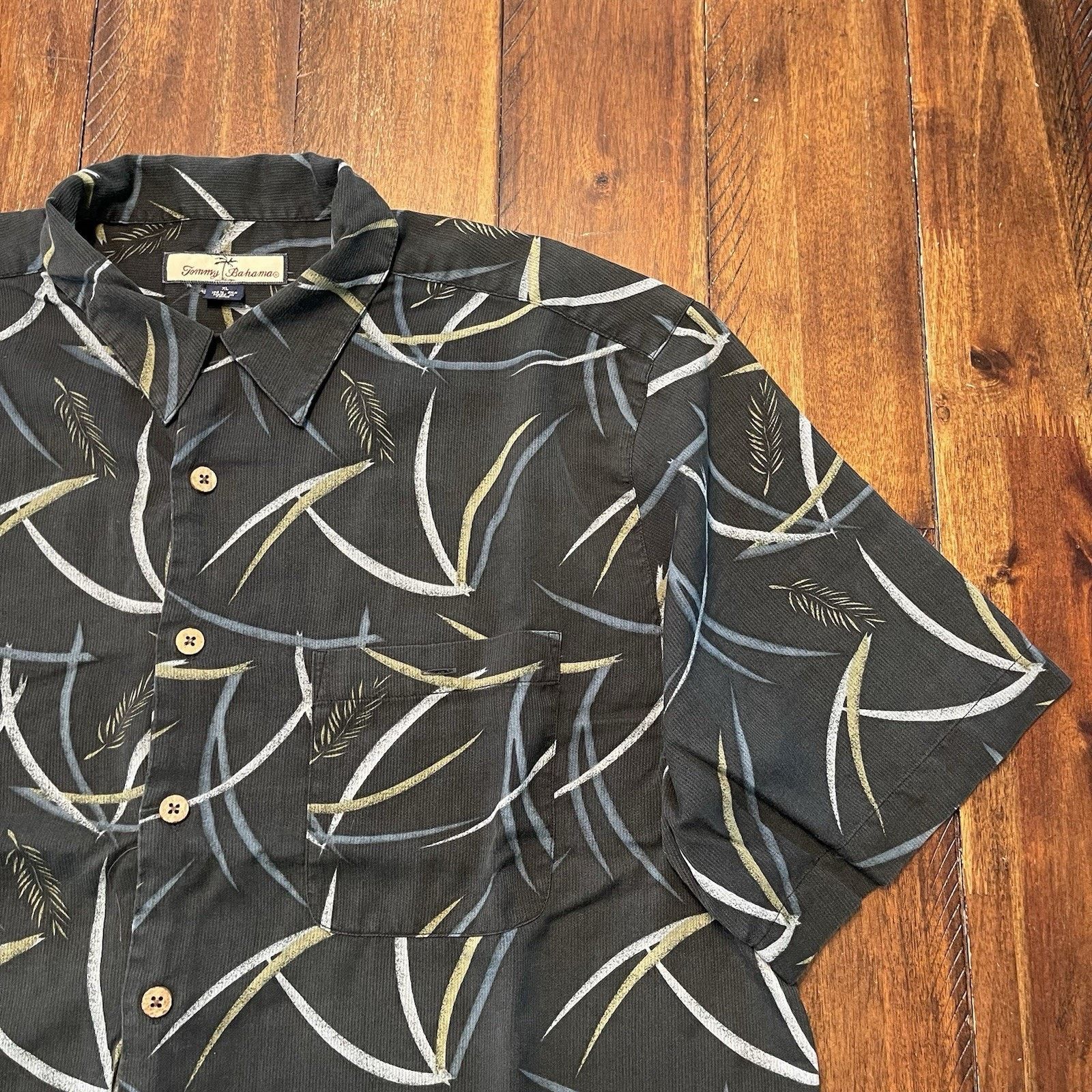 Tommy Bahama Tommy Bahama Men’s XL Black Hawaiian Floral Shirt Vtg Style Size US XL / EU 56 / 4 - 2 Thumbnail