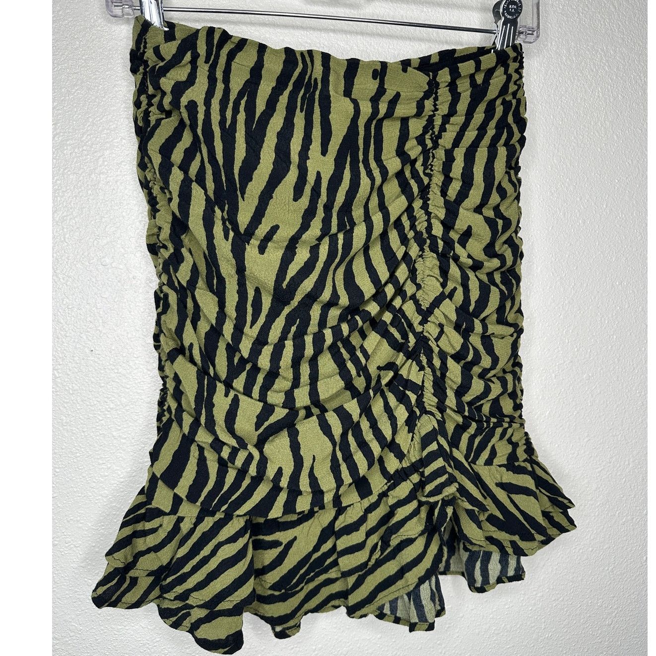 Zara ZARA Green Zebra Print Ruched Mini Skirt XS Ruffle Hem Zip Size 24" / US 00 / IT 34 - 4 Thumbnail