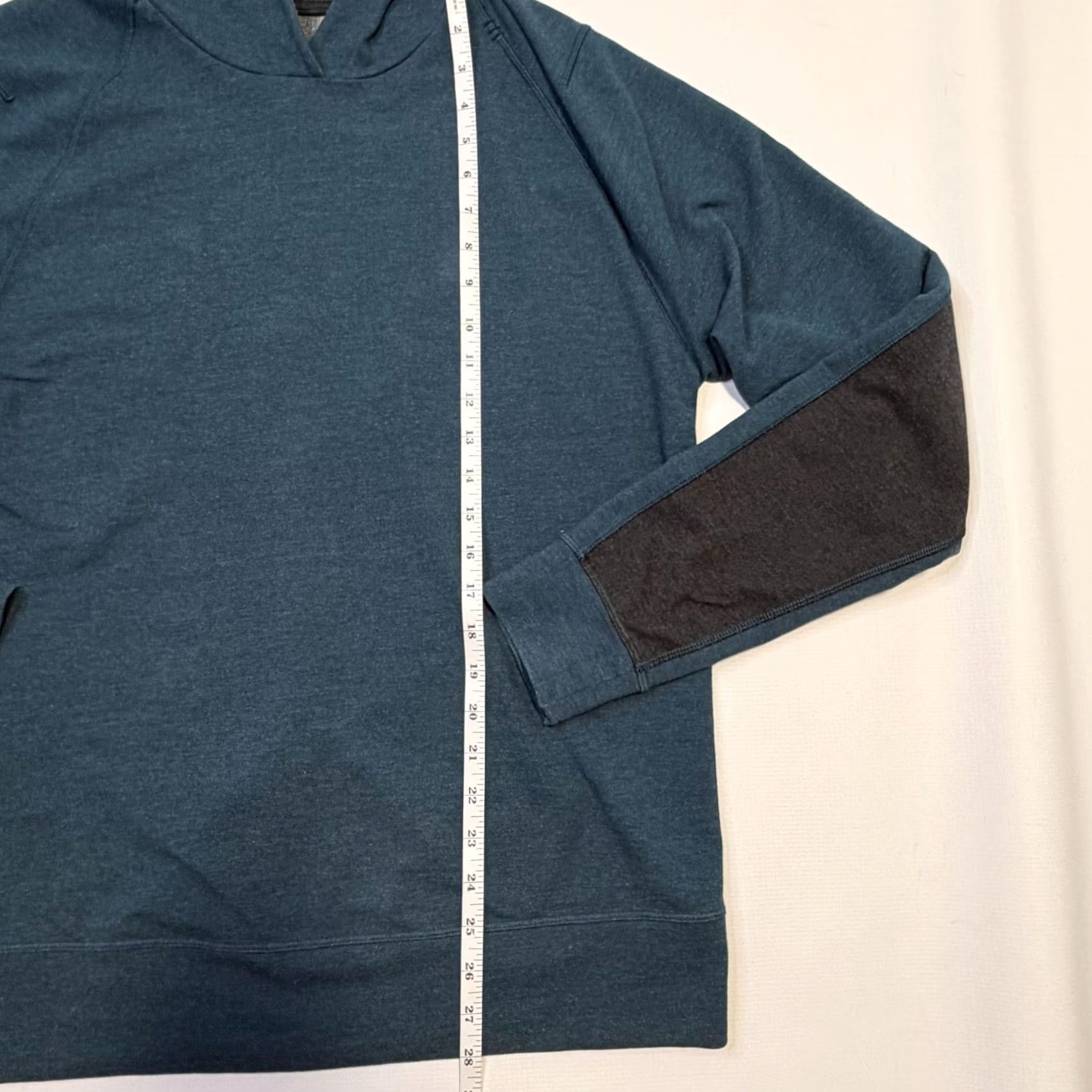 Lululemon VINTAGE Lululemon Hoodie Mens Large Blue Gray Reversible Raglan Pullover Athletic Tech Size US L / EU 52-54 / 3 - 6 Thumbnail