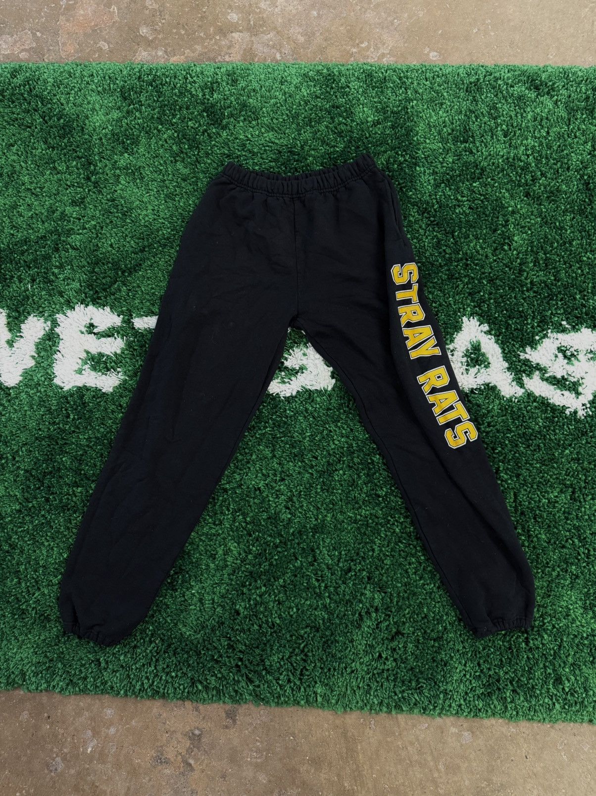 OG Stray Rats Black Collegiate Logo Sweatpants Medium