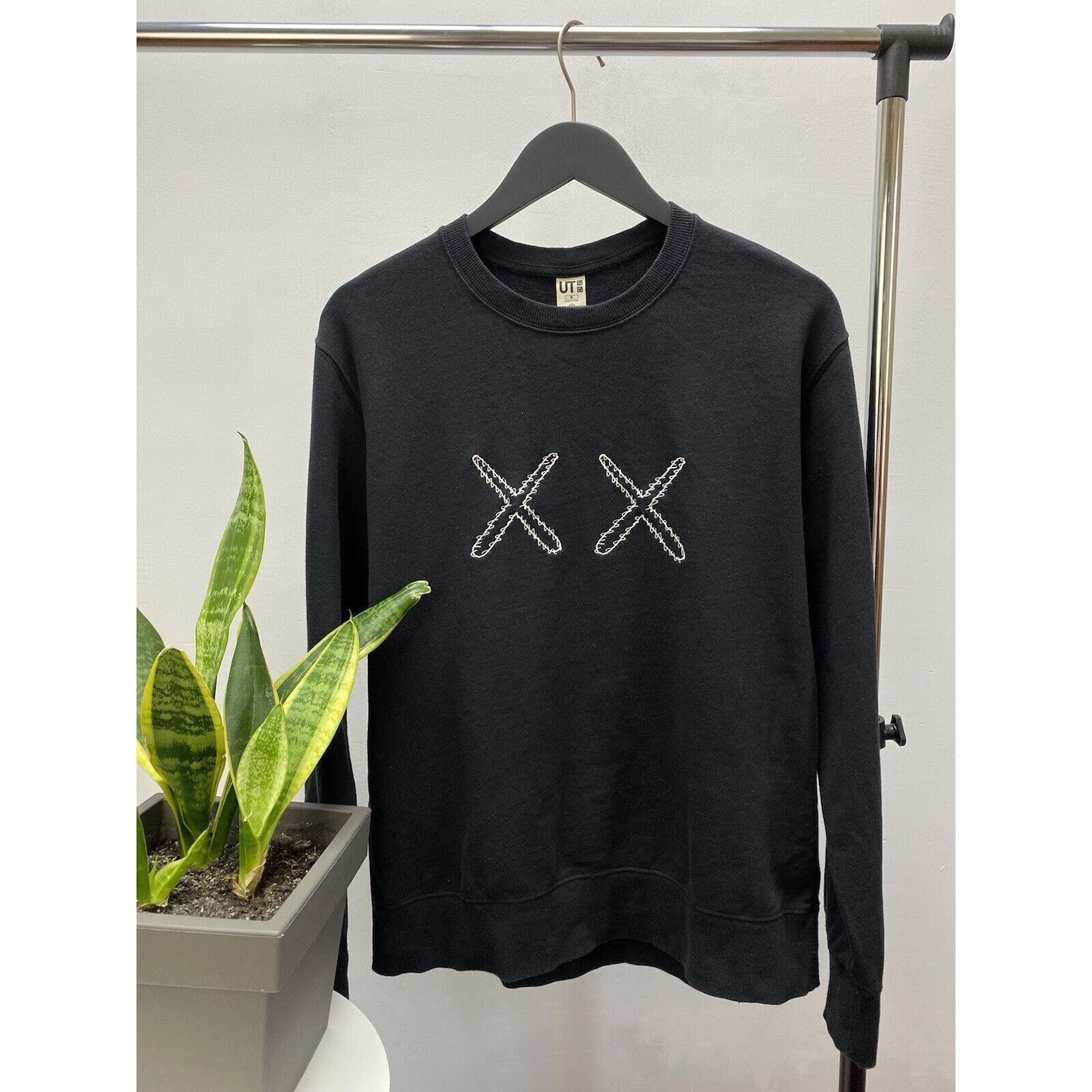Kaws x Uniqlo x Sesame Street Sweatshirt Size M Black
