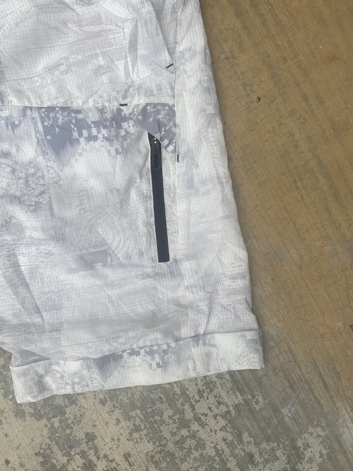 Oakley Oakley Printed Shorts Size US 33 - 8 Thumbnail