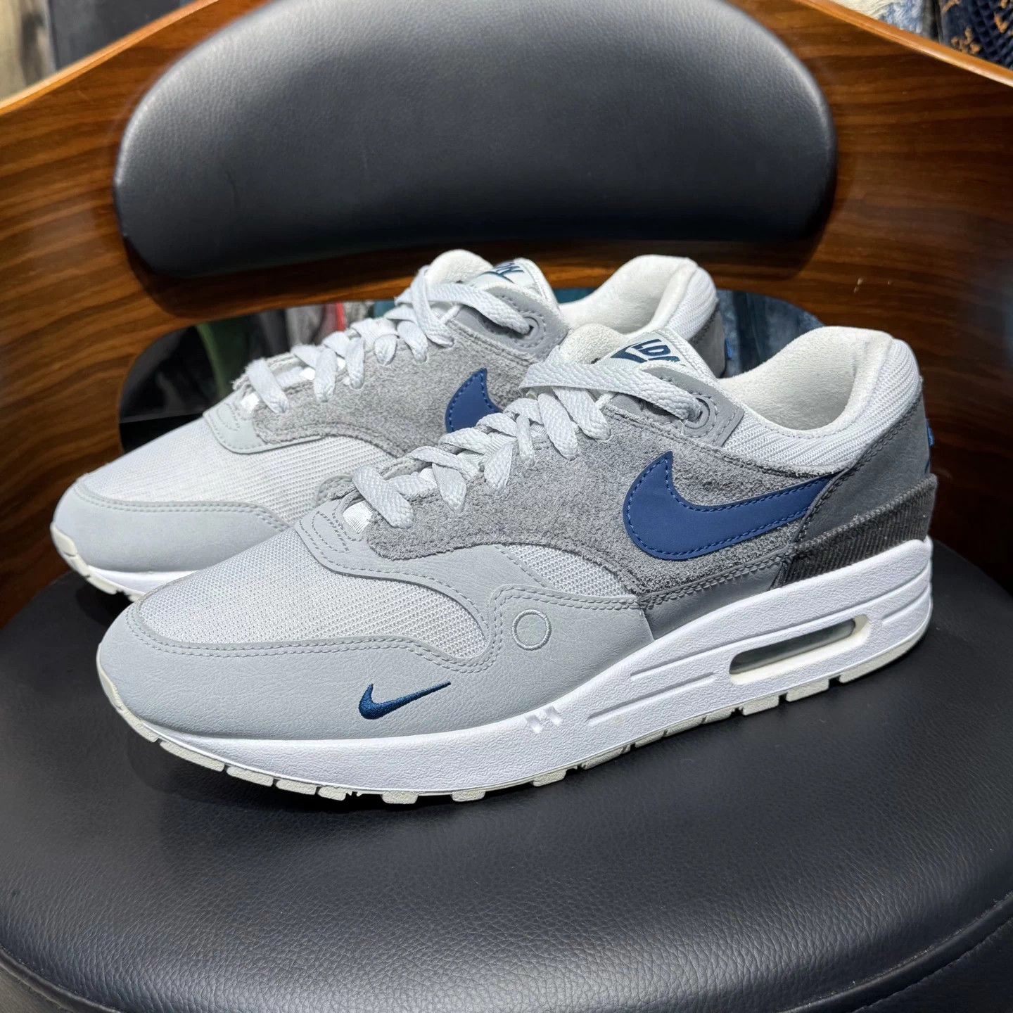 Nike Nike Air Max 1 London Exclusive Size 42 Size US 9 / EU 42 - 1 Thumbnail
