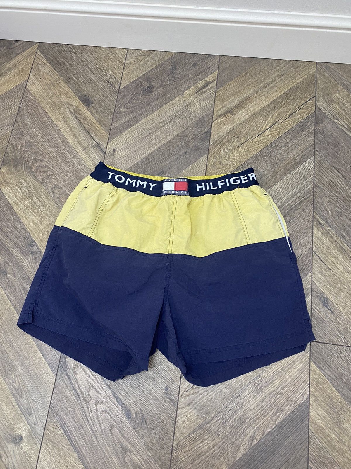 Tommy Hilfiger × Vintage Vintage Tommy Hilfiger Trunks Shorts Size US 31 - 4 Thumbnail