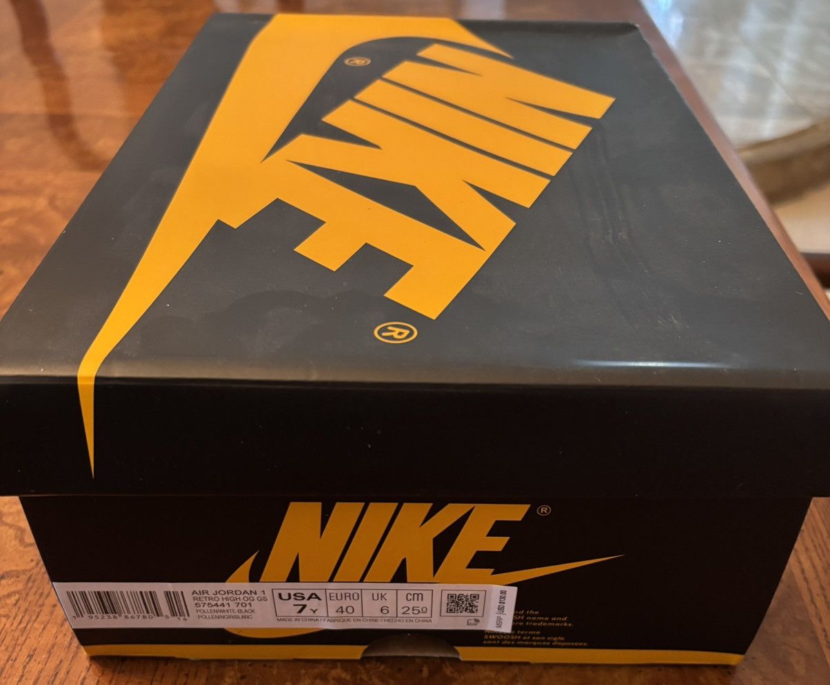 Jordan Brand Air Jordan 1 Retro High OG GS ‘Pollen' Size US 7 / EU 40 - 9 Thumbnail