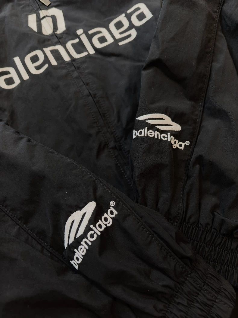 Balenciaga Balenciaga Manchester United Jersey Jacket Windbreaker Coa Size US S / EU 44-46 / 1 - 3 Thumbnail