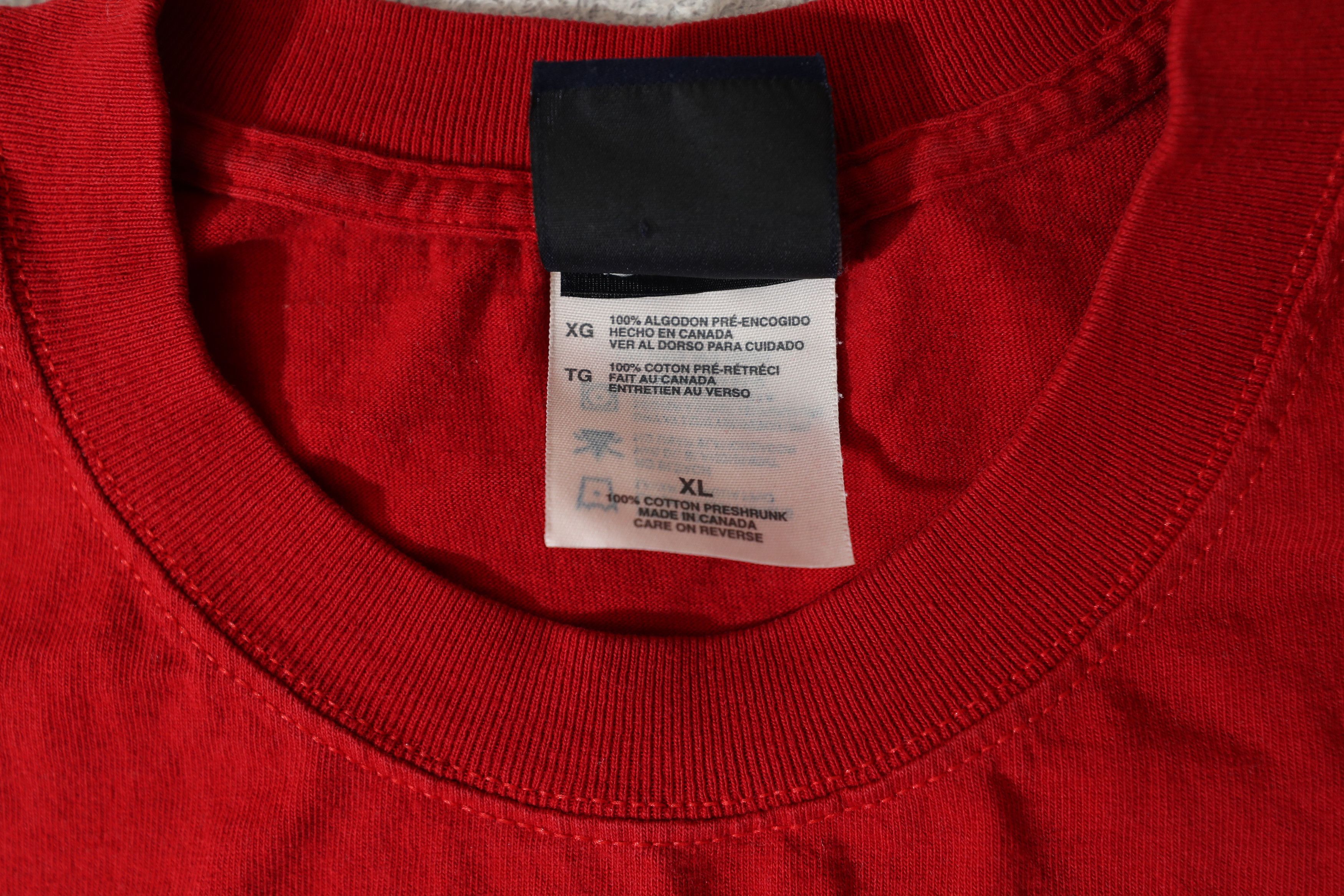 Vintage Whistler Blackcomb Vintage Red Tee (XL) Size US XL / EU 56 / 4 - 8 Thumbnail