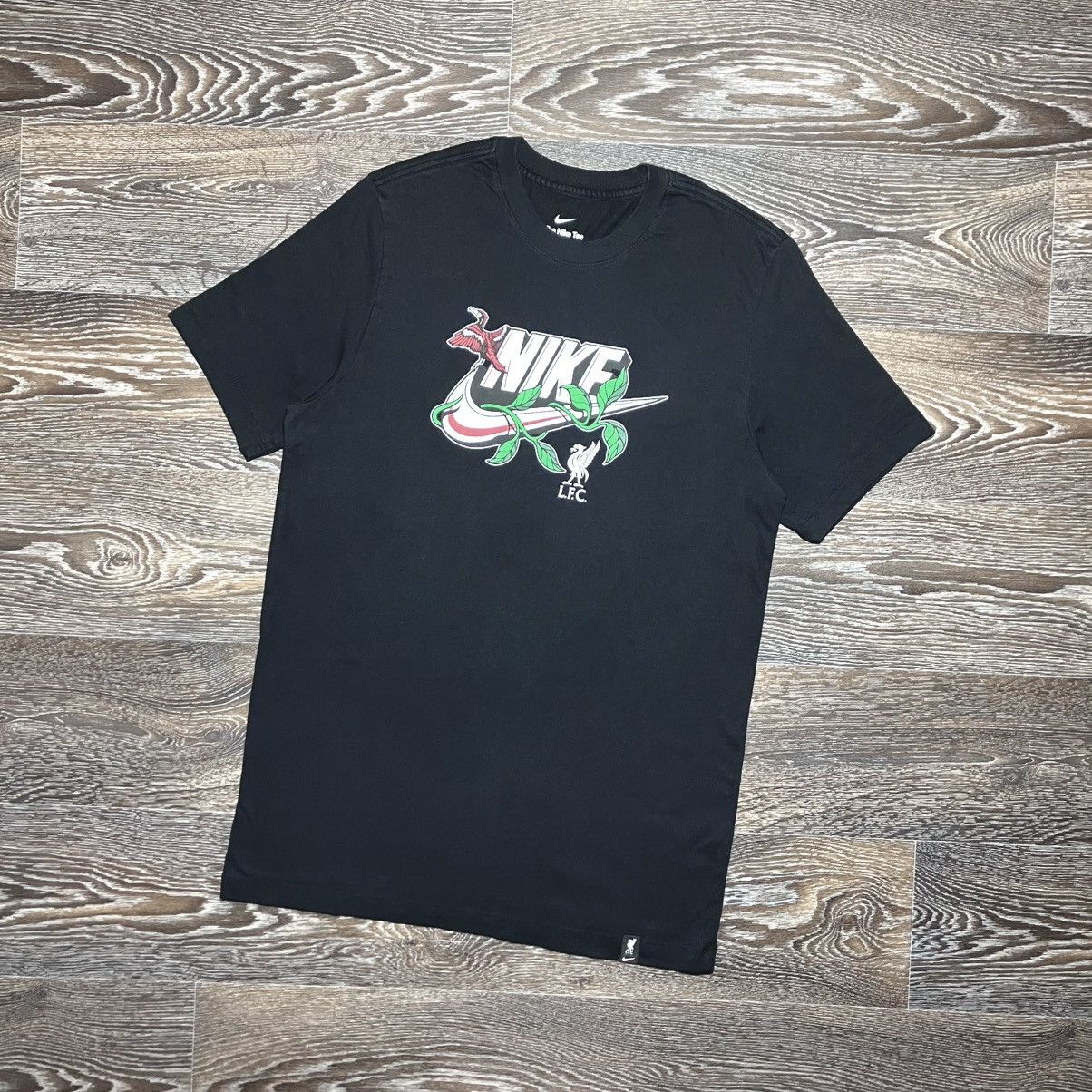 Nike Nike LIVERPOOL FC 2023/24 Futura Graphic Slim Fit T-shirt Size US M / EU 48-50 / 2 - 1 Thumbnail
