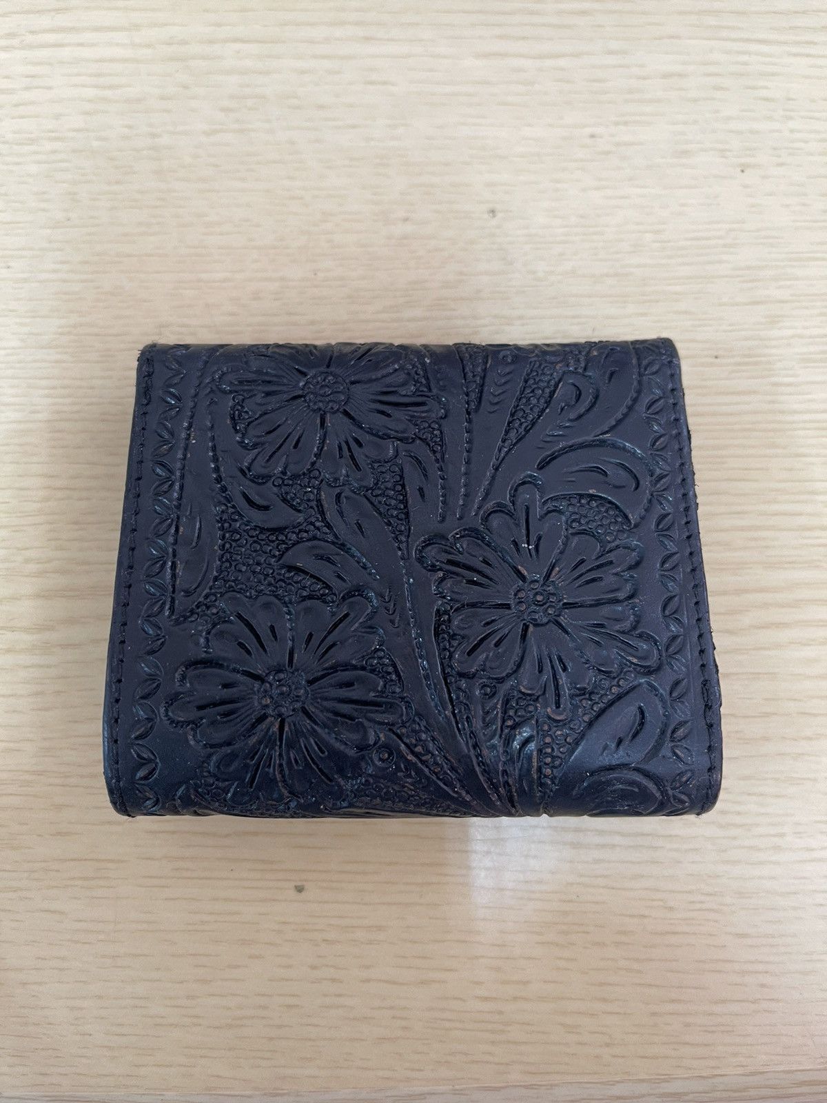 Genuine Leather × Japanese Brand × Vintage Leather Wallet Carving Tribe Tri Fold Made in Japan Size ONE SIZE - 8 Thumbnail