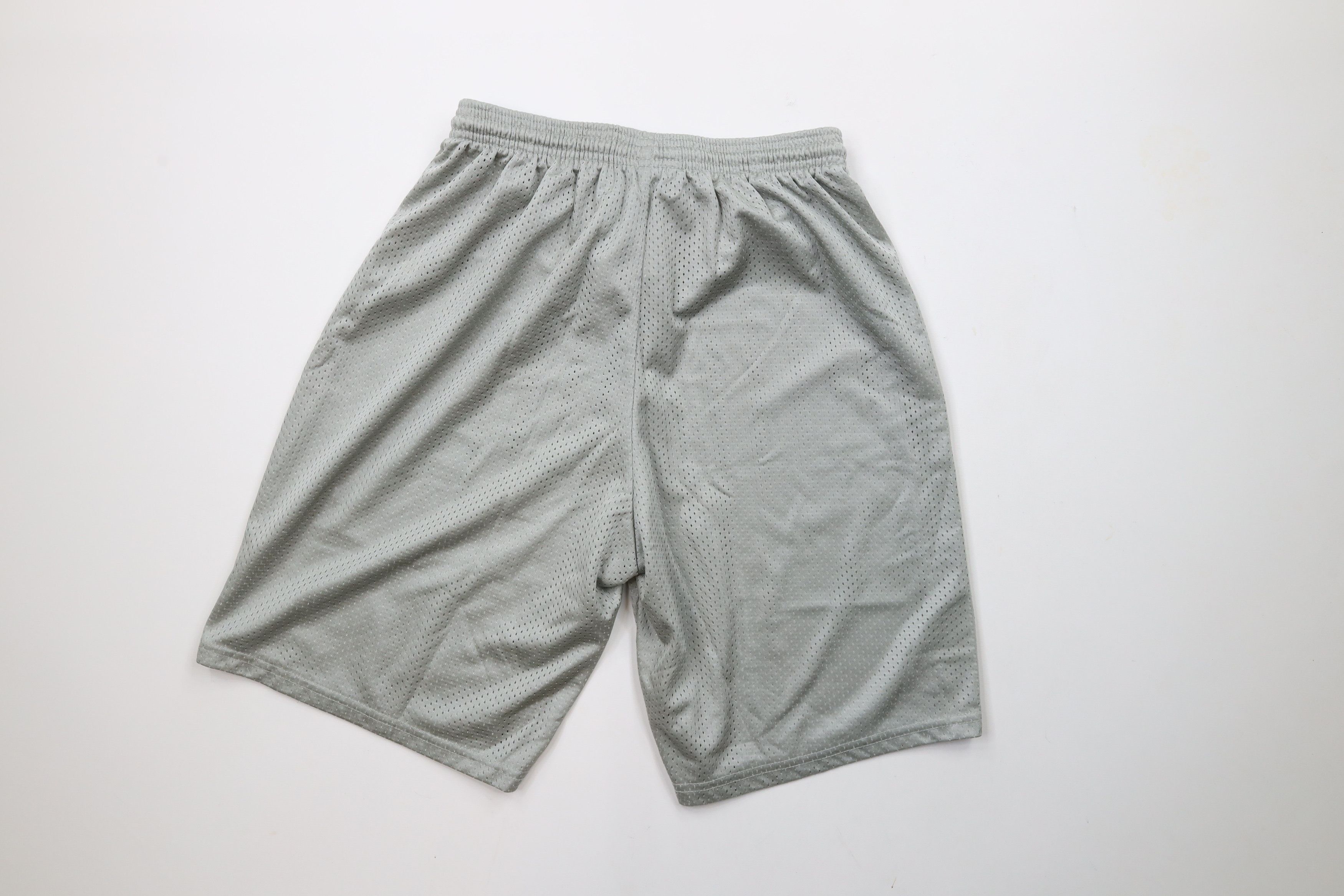 Vintage Vintage 90s Streetwear Mesh Above Knee Gym Shorts Silver Size US 32 / EU 48 - 7 Thumbnail