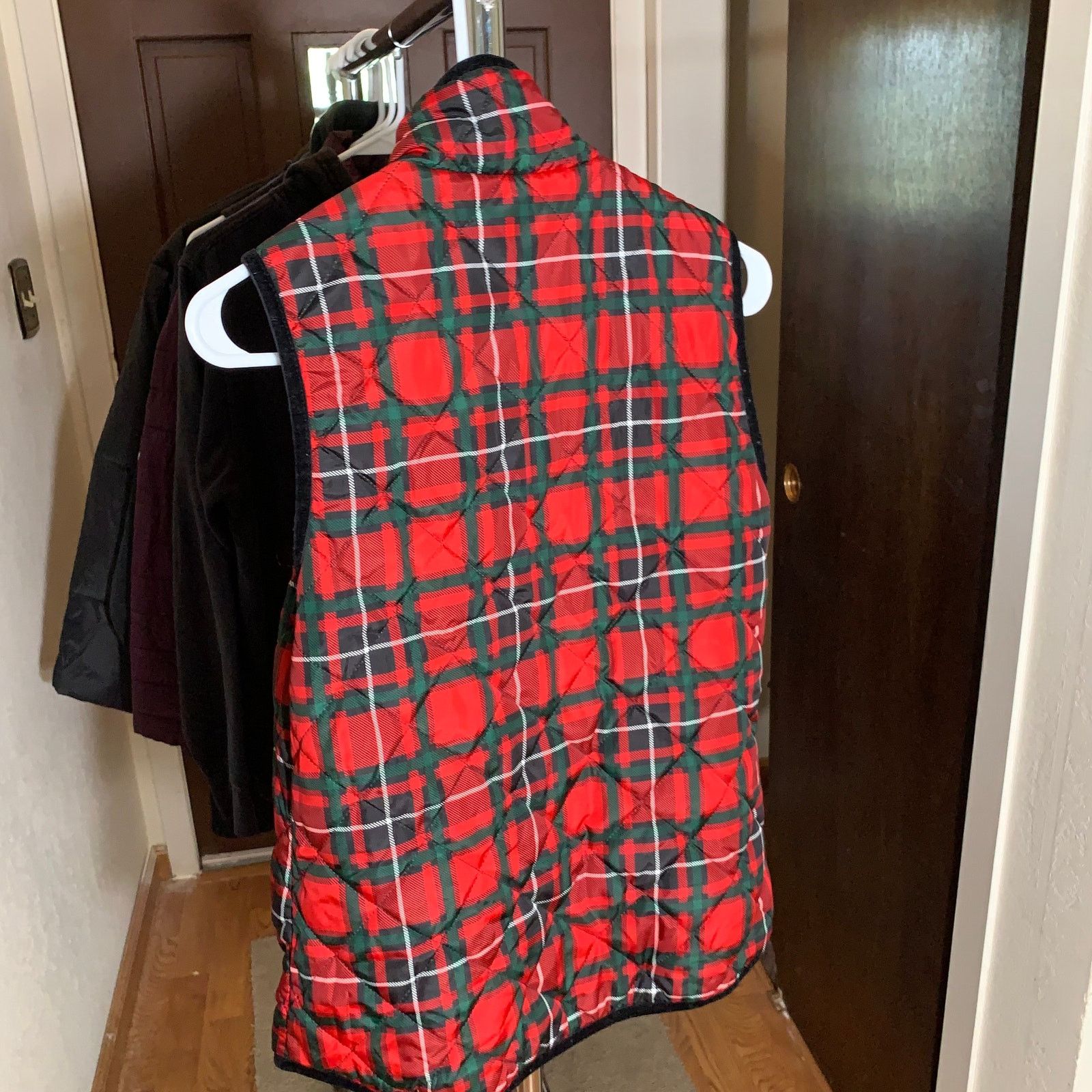 Old Navy Old Navy Women's Red Puffer Winter Vest Size S Size S / US 4 / IT 40 - 8 Thumbnail