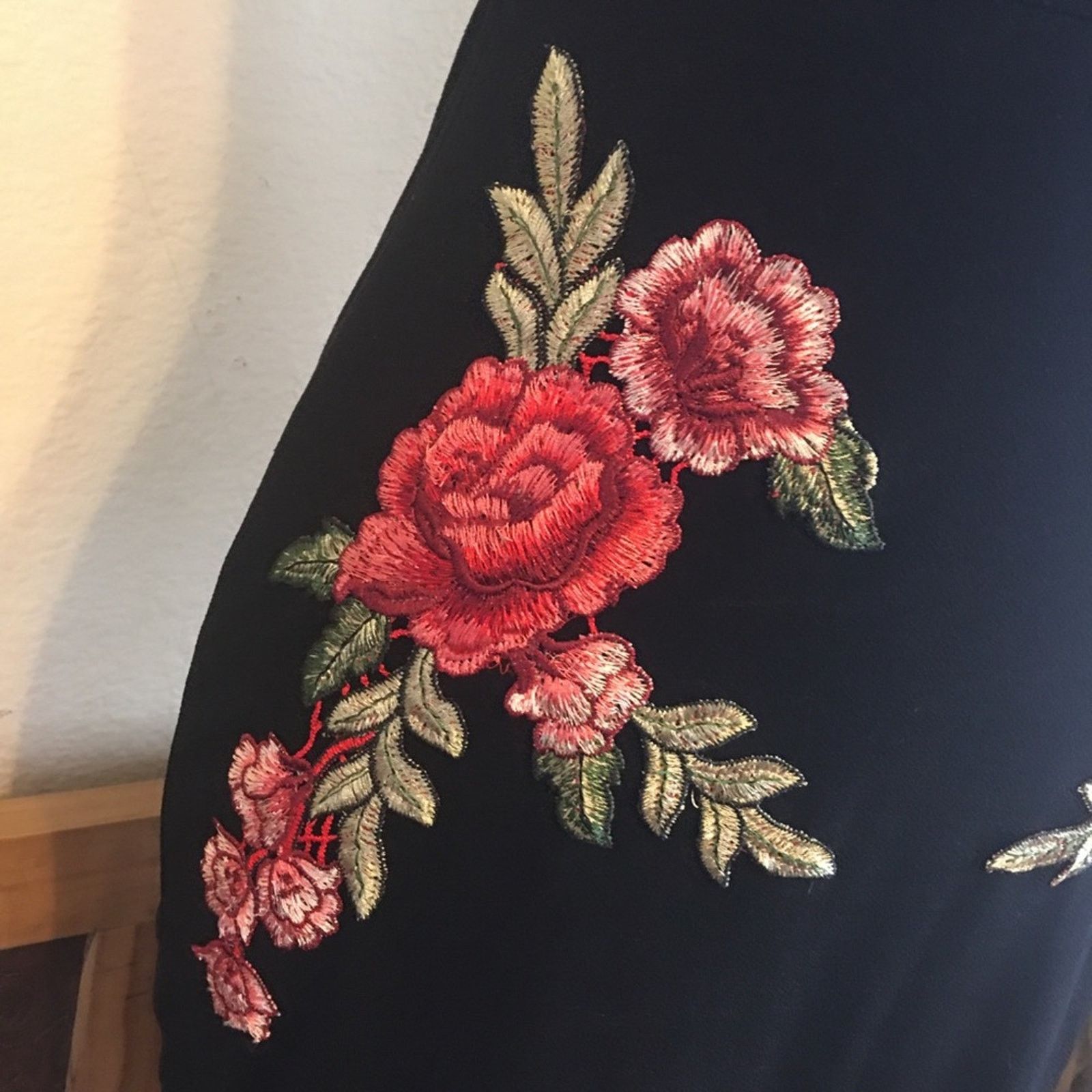 Designer Sweet Rain cold shoulder floral embroidered dress Size M / US 6-8 / IT 42-44 - 4 Thumbnail