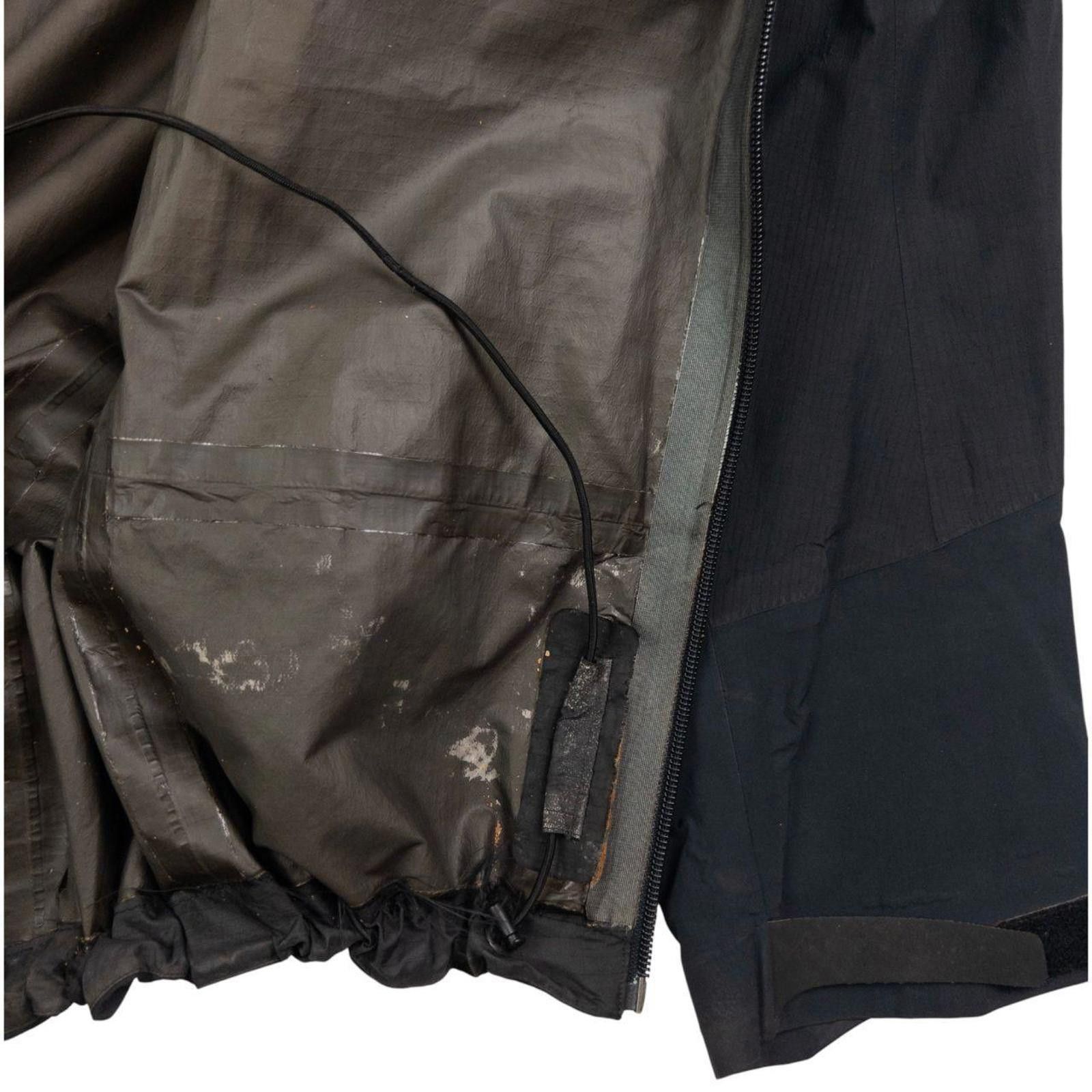 Arc'teryx Vintage Arcteryx Beta Goretex Paclite Zip Up Jacket Size L Size US L / EU 52-54 / 3 - 7 Thumbnail