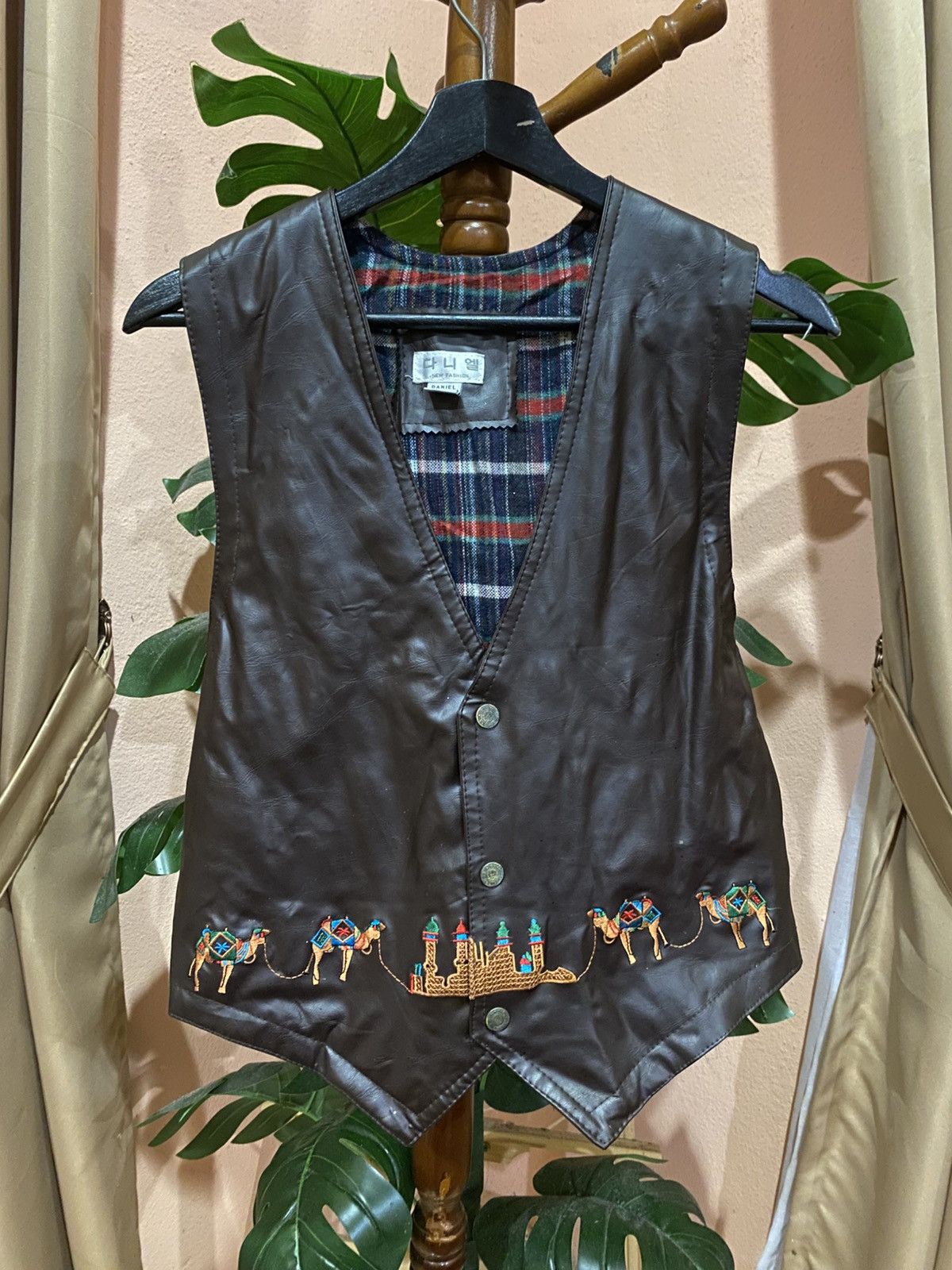 Other Vintage Daniel Brown Leather Embroidered Vest Plaid Lining Size US S / EU 44-46 / 1 - 1 Thumbnail
